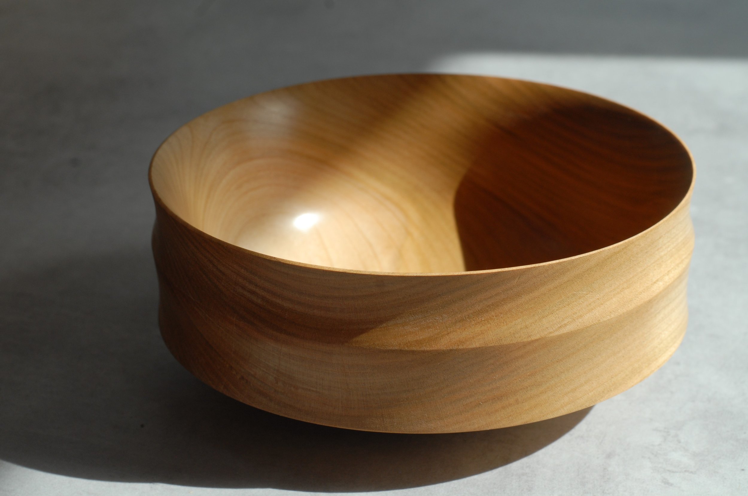 Large Rib Cherry Bowl