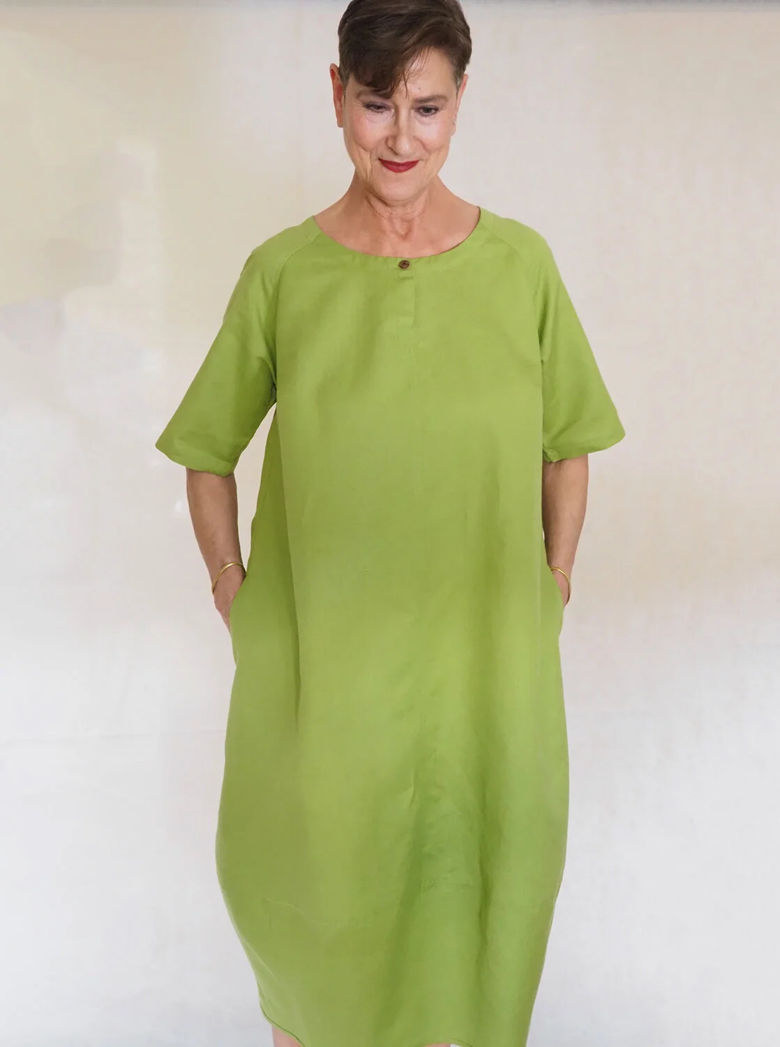 Short sleeved linen shift dress in 
