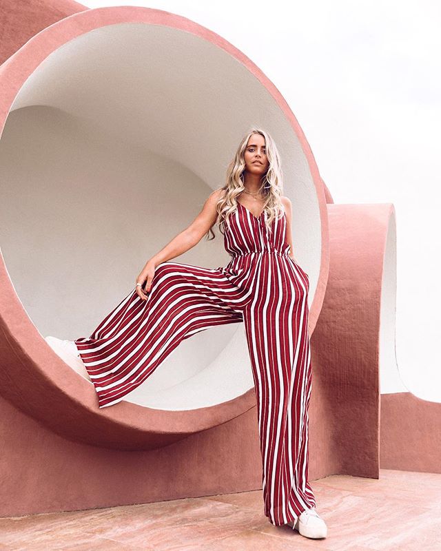 Janni in front of Palais Bulles @jannid