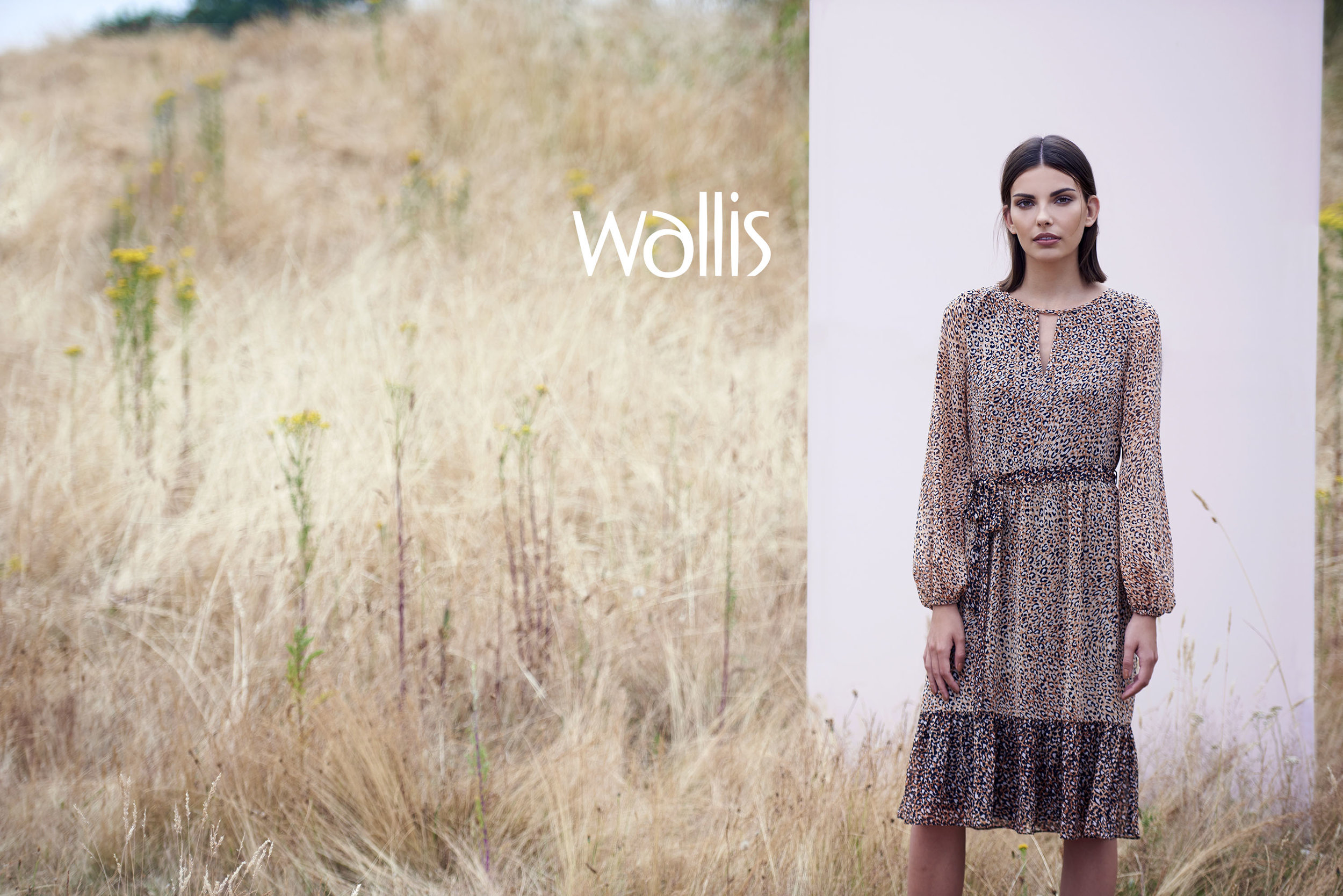 WALLIS_AW18_SHOT_03_0183-logo-white.jpg