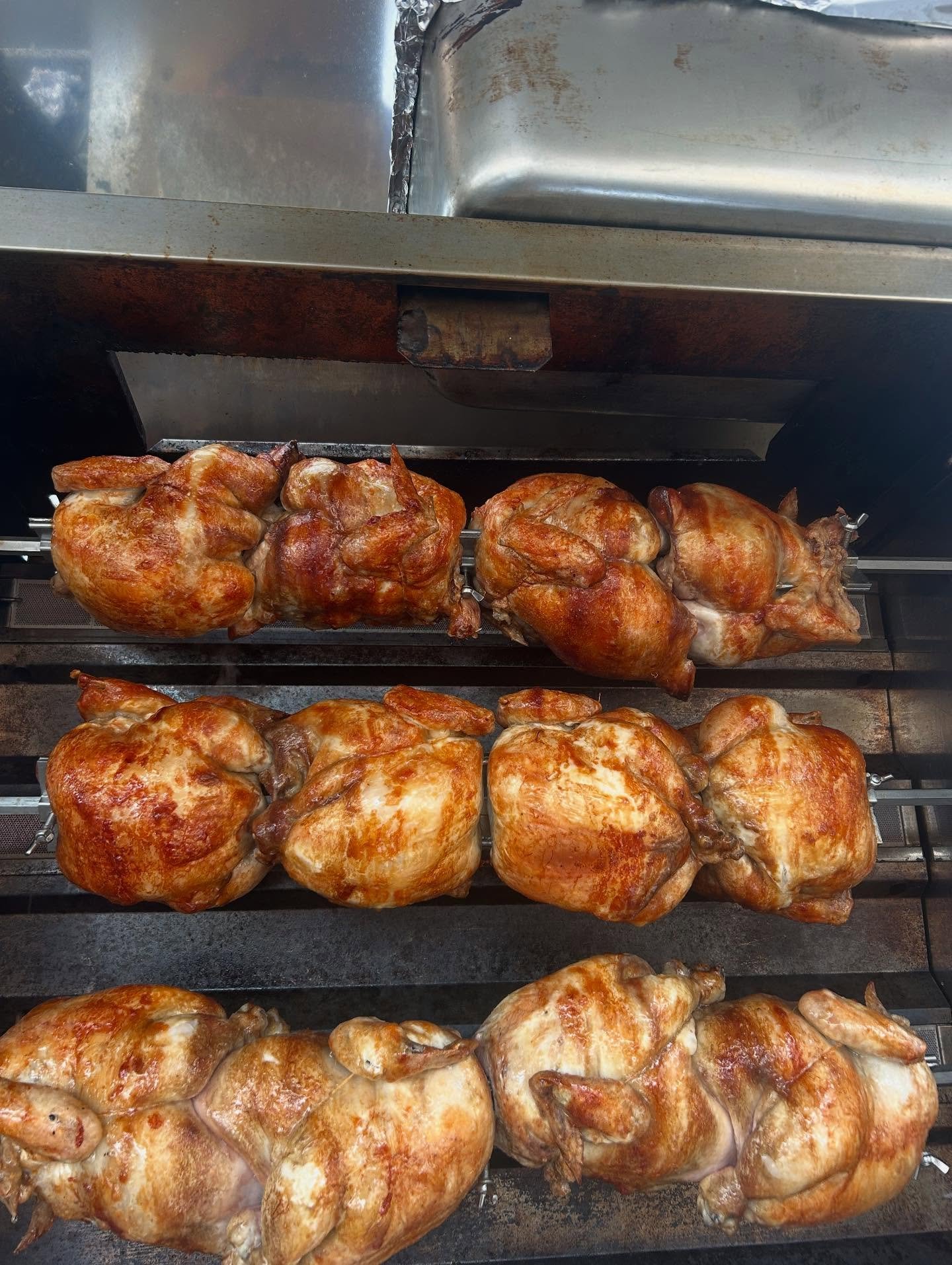 Chicken at Roosters - the perfect combination 🍻 🍗 . Lovely day for a busy beer festival - cheers!