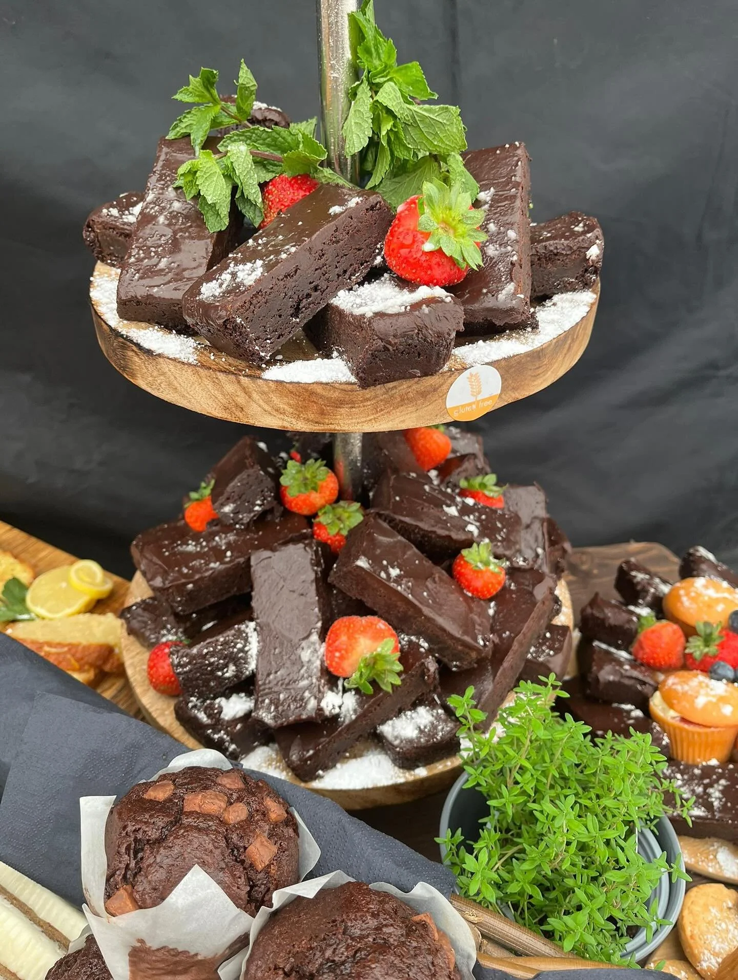 Dim ond rhywbeth bach wedi&rsquo;i roi at ei gilydd mewn cegin maes #criwarlwyo #corfforaetholarlwyo #arlwyo Just a little something put together in a field kitchen 😉 @eisteddfod #corporatecatering #crewcatering #festivalcatering @hgfd.co.uk