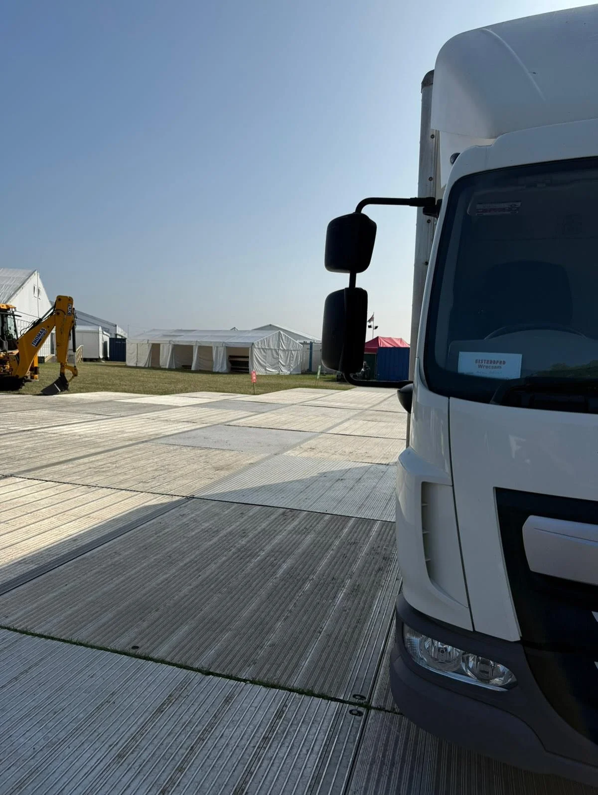 Behind the scenes @hgfd.co.uk set up days under blue skies. Croeso i Cymru☀️🚛 Big marquees! Big trucks! JCB! Staff  accomodation ⛺️ happy people in high viz #crewcatering #festivalcatering #eventscatering Diolch o gal&oacute;n Wrecsam