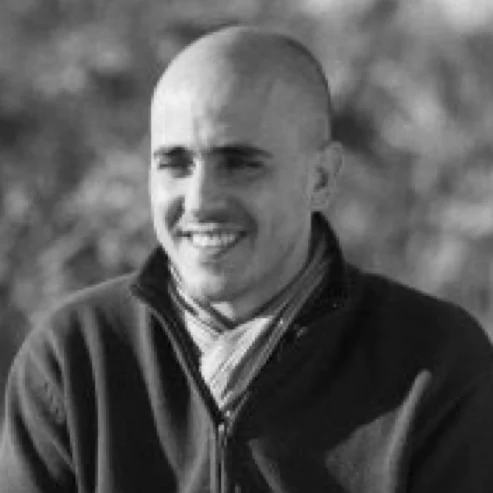 Emiliano Fazio - ARG Co- Fundador de NJAMBRE. Emiliano es un emprendedor que une los puntos entre la innovación pública y la privada y busca generar transformaciones a través del impact holding que dirige en donde incuban a empresas sociales. Emiliano ha sido participe de TEDx en Mendoza y es reconocido por su trabajo en RUTA N – Medellín. .