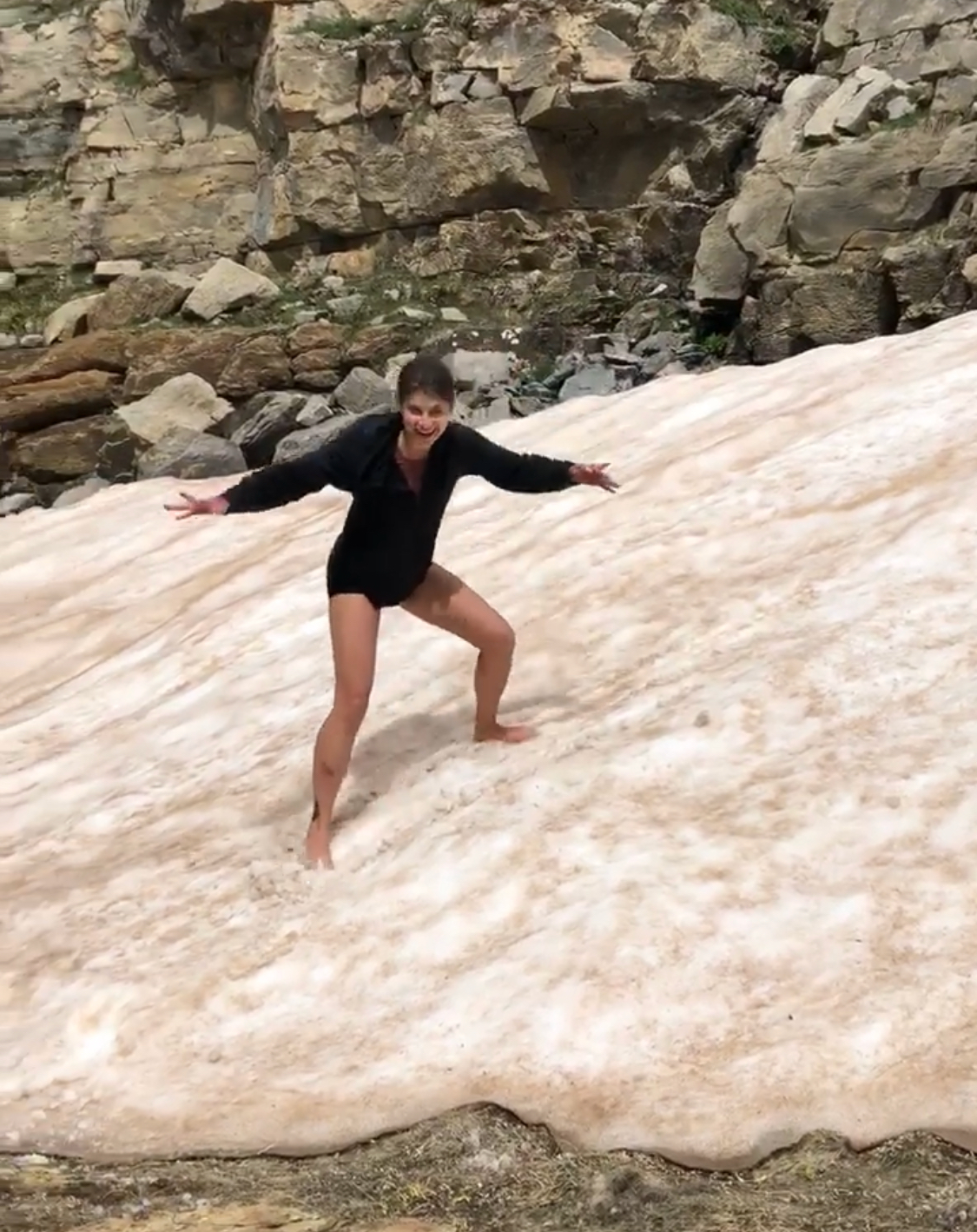Yes, that's snow, plus bare feet, plus a smile, all in one. 