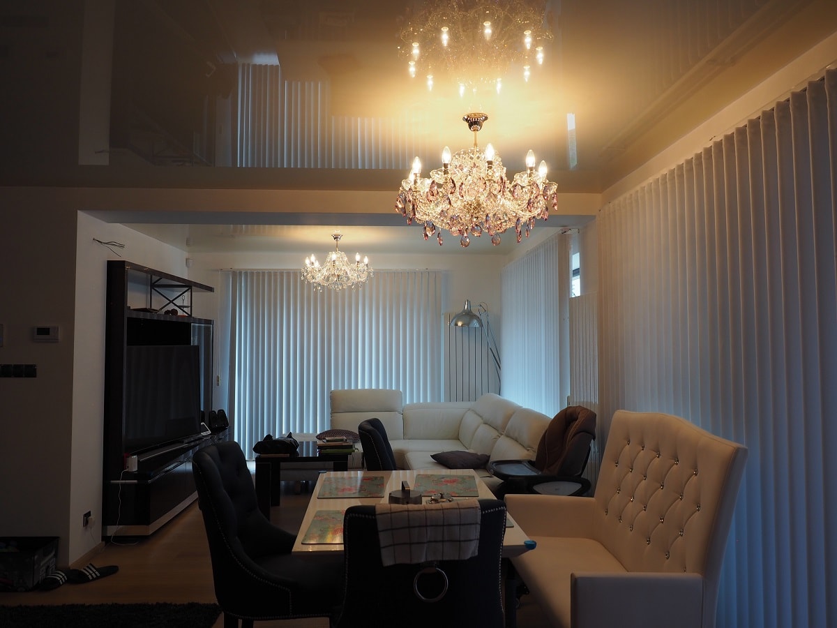 wranovsky_crystal_chandeliers_modern_villa_1.jpeg