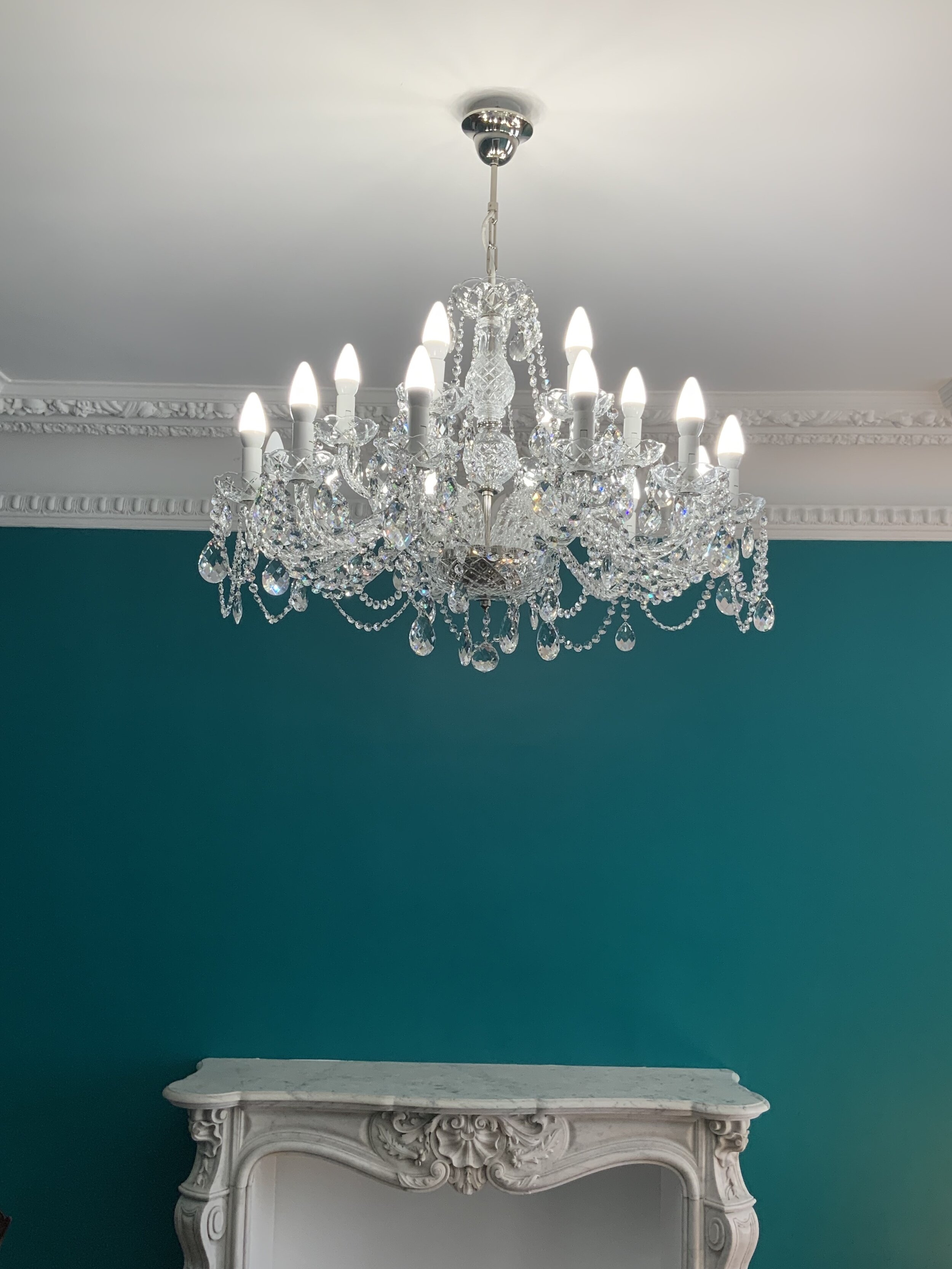 JWZ-137182100-crystal-chandelier.jpg