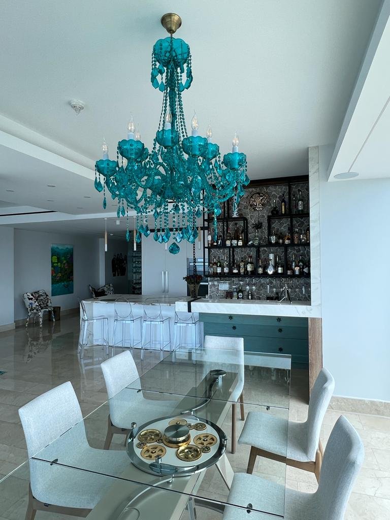 Aqua-chandelier-Panama-3.jpeg