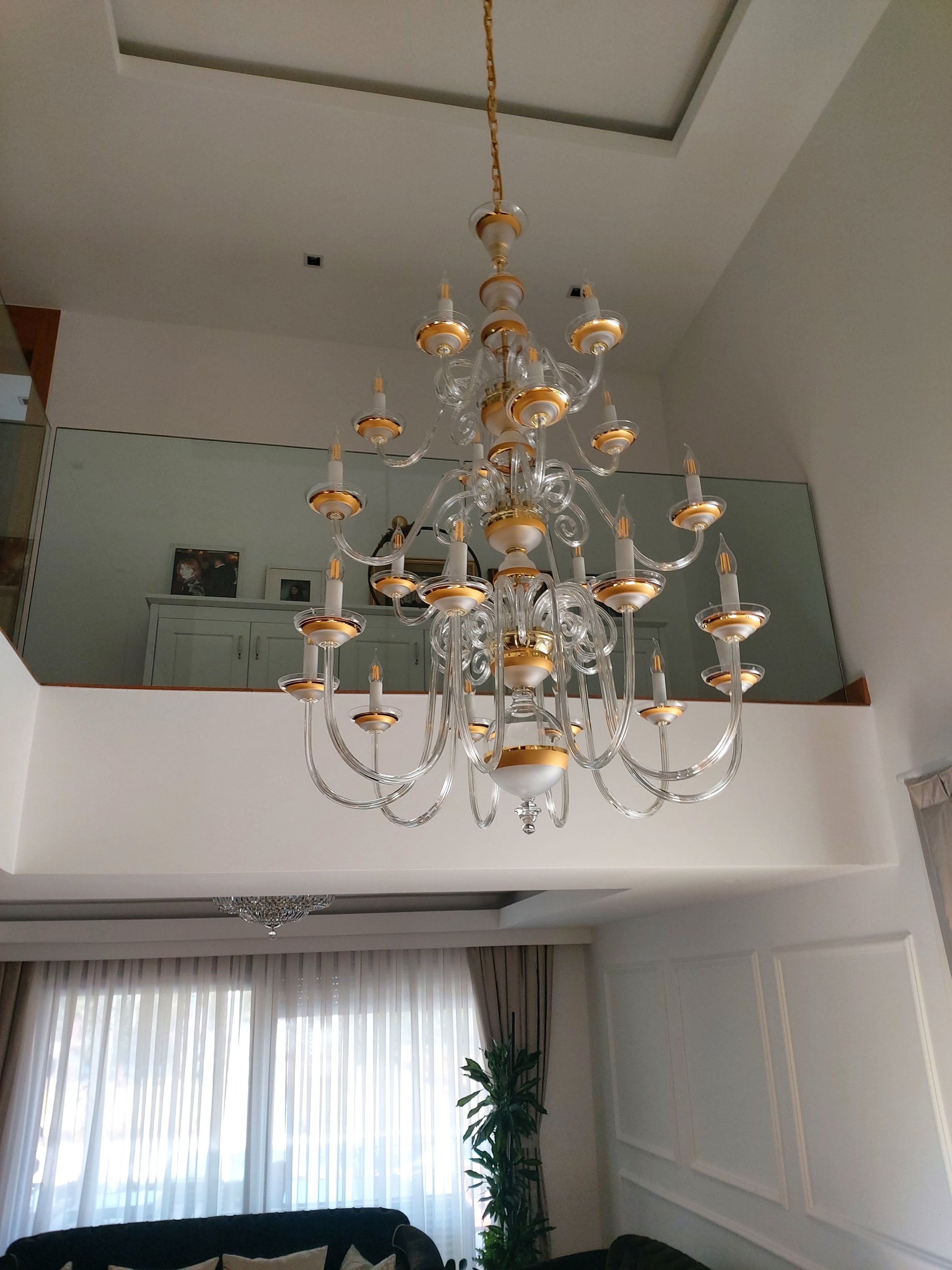 villa-kosovo-chandelier-02.jpg