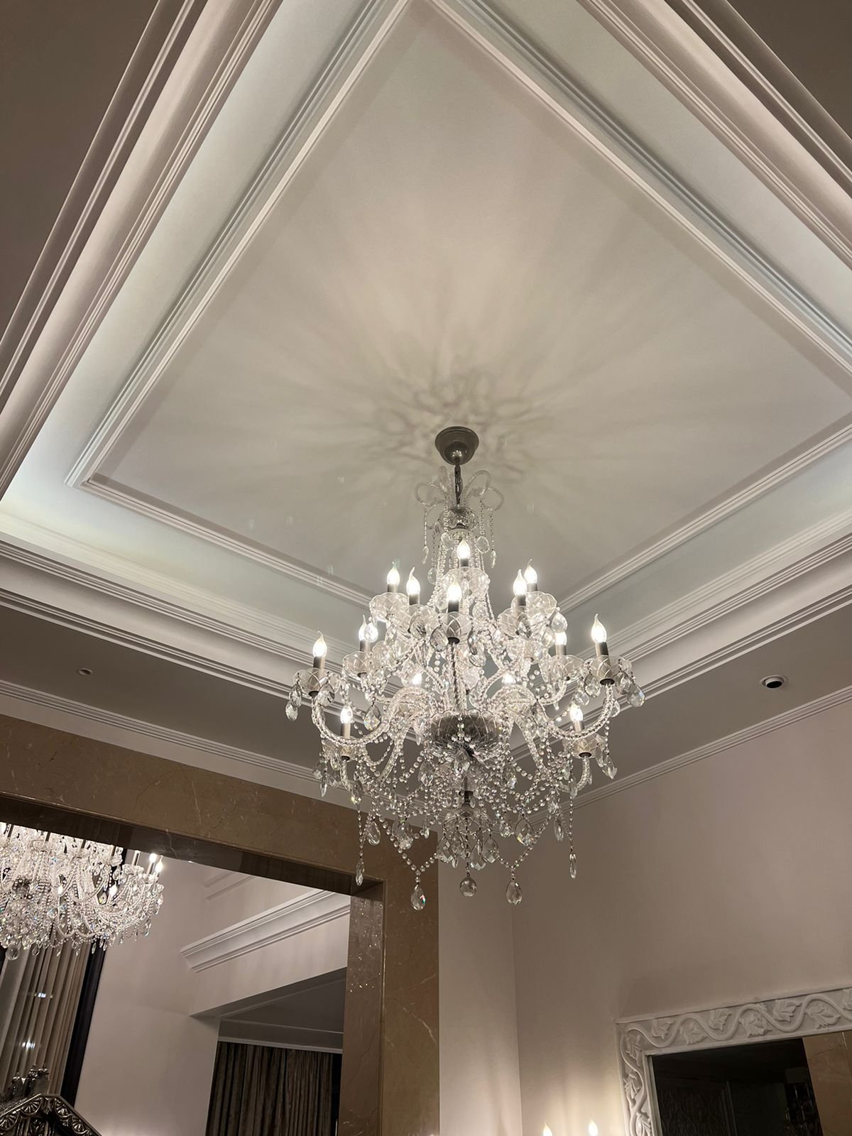 grandiose-crystal-chandelier-india.jpeg