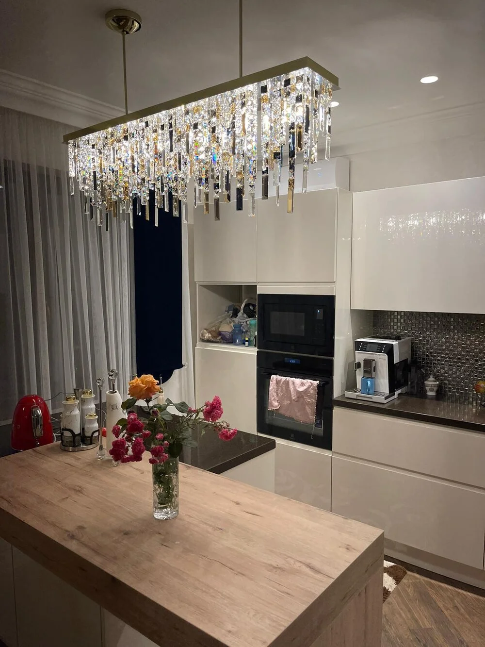 Crystal-Rain-chandelier-in-interiér-2.jpeg