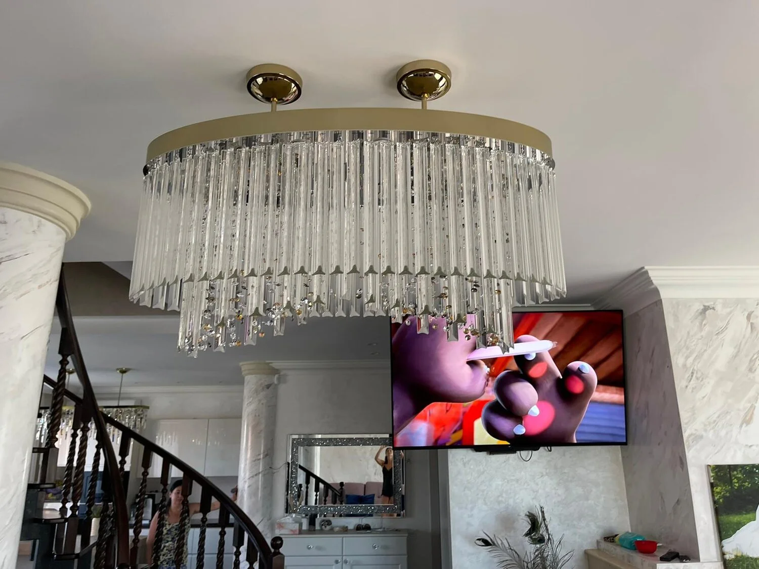Infinity-chandelier-in-interiér-1.jpeg