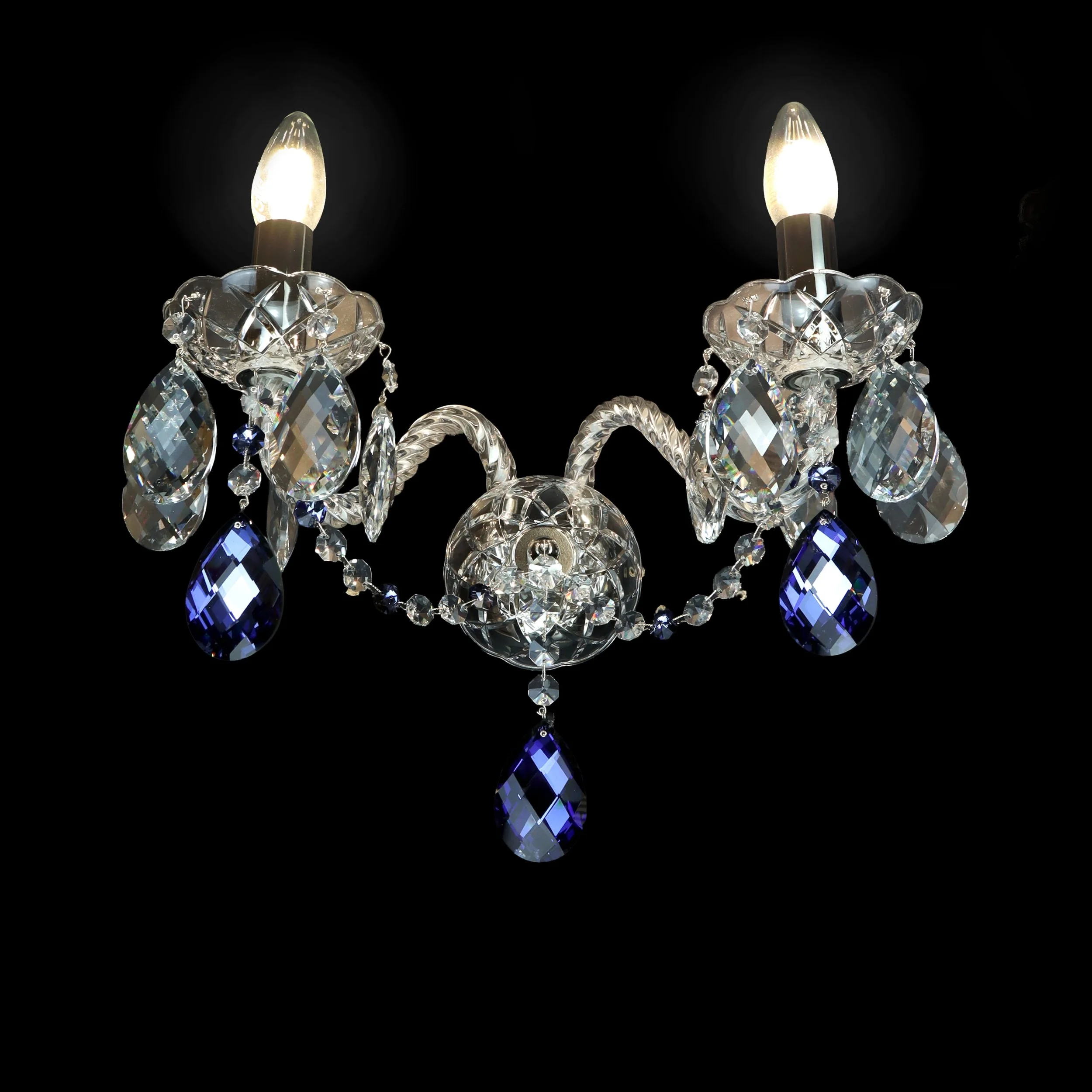 Maniera Wall Light