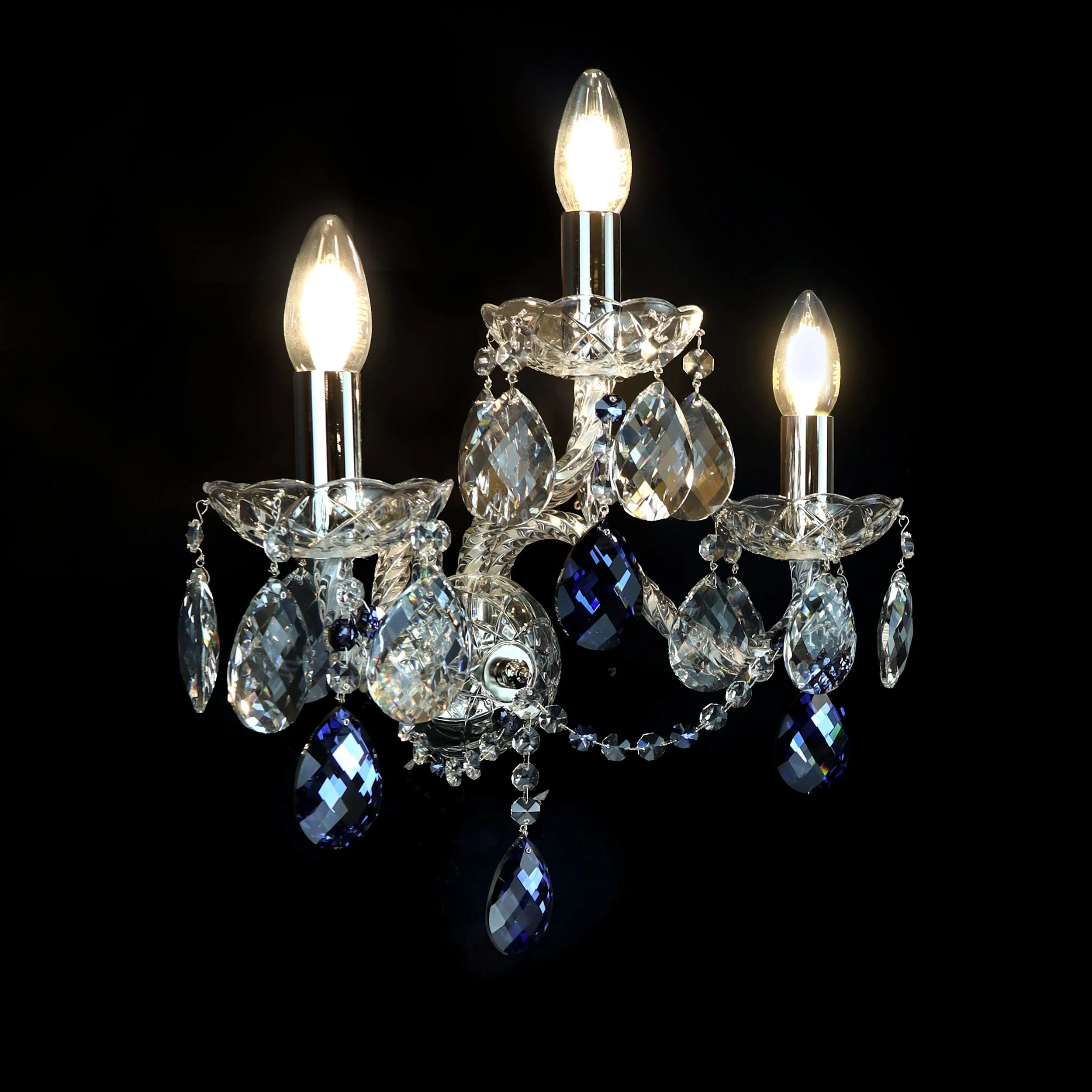 Maniera Wall Light