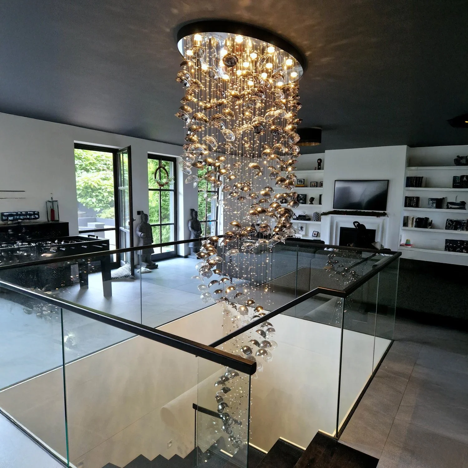 Nyx 19 Light Composition