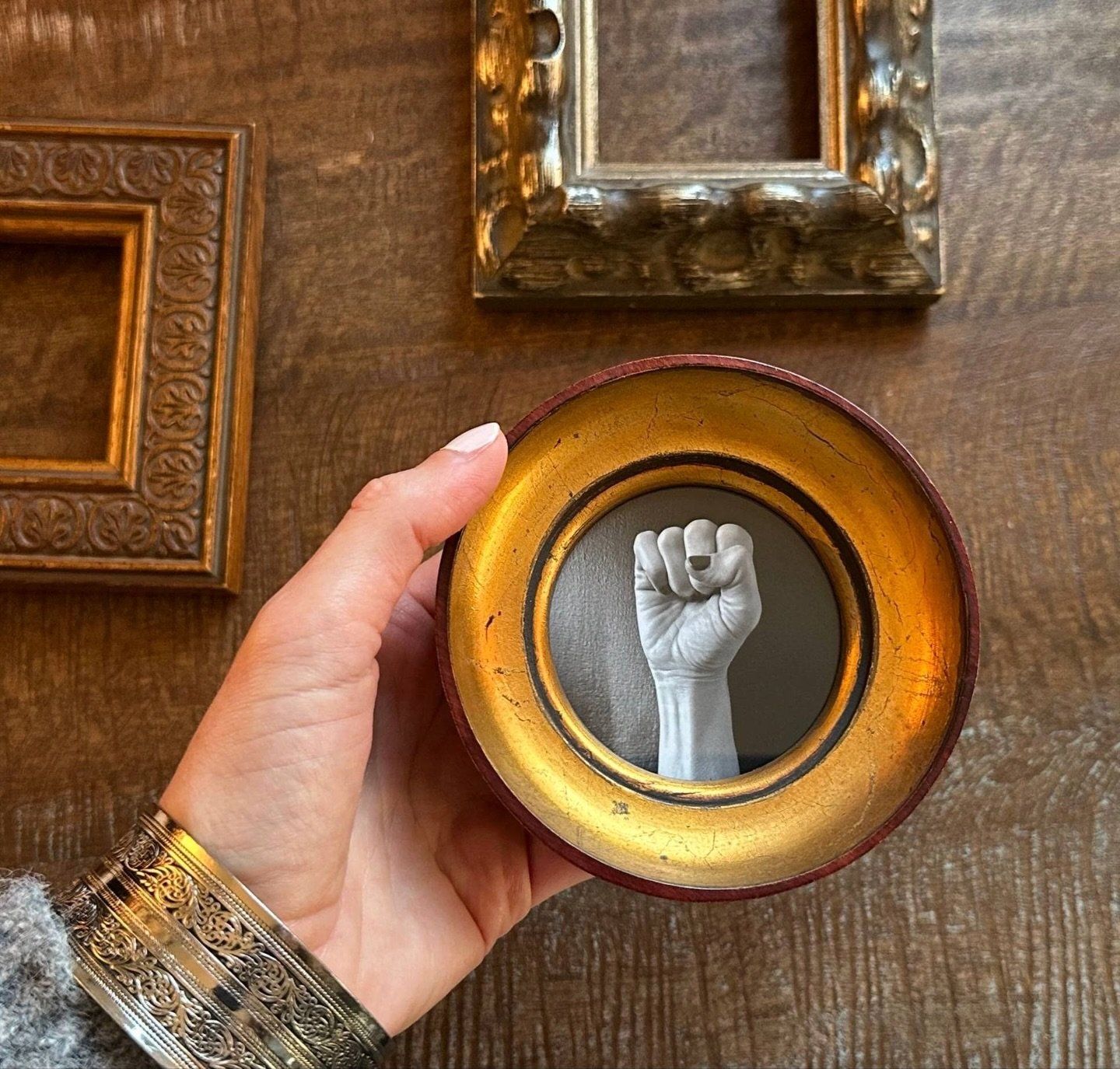 New studio vlog! In this installment, I chat about picture framing techniques and print photographs to fit some fabulous antique picture frames. It&rsquo;s a cozy, calming day in the studio - although I do say &ldquo;Ooo!!&rdquo; and &ldquo;I LOVE TH