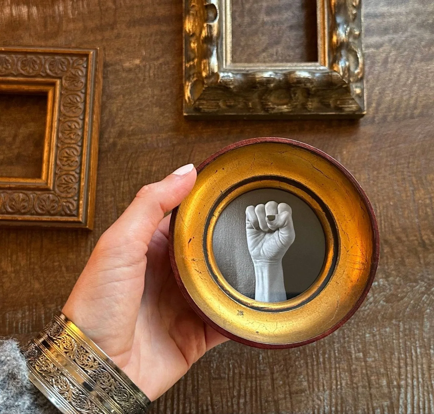 New studio vlog! In this installment, I chat about picture framing techniques and print photographs to fit some fabulous antique picture frames. It&rsquo;s a cozy, calming day in the studio - although I do say &ldquo;Ooo!!&rdquo; and &ldquo;I LOVE TH