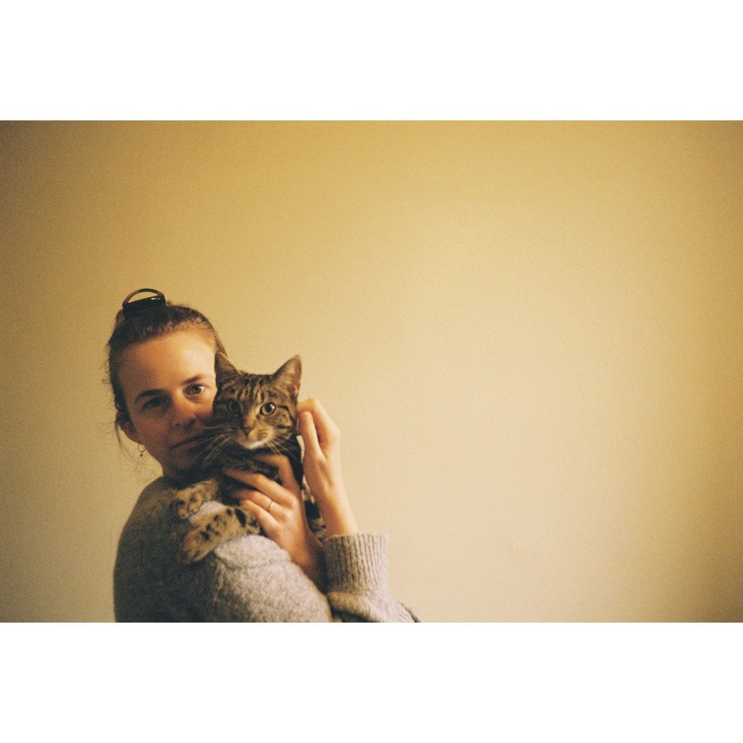 A woman holds her cat - 1916 (colourised).

Olympus Trip - Kodak Gold 200

#35mm #OlympusTrip #kodakgold200 #filmphotography #edinburgh #Yesthisisafilmphotographystanaccountnow