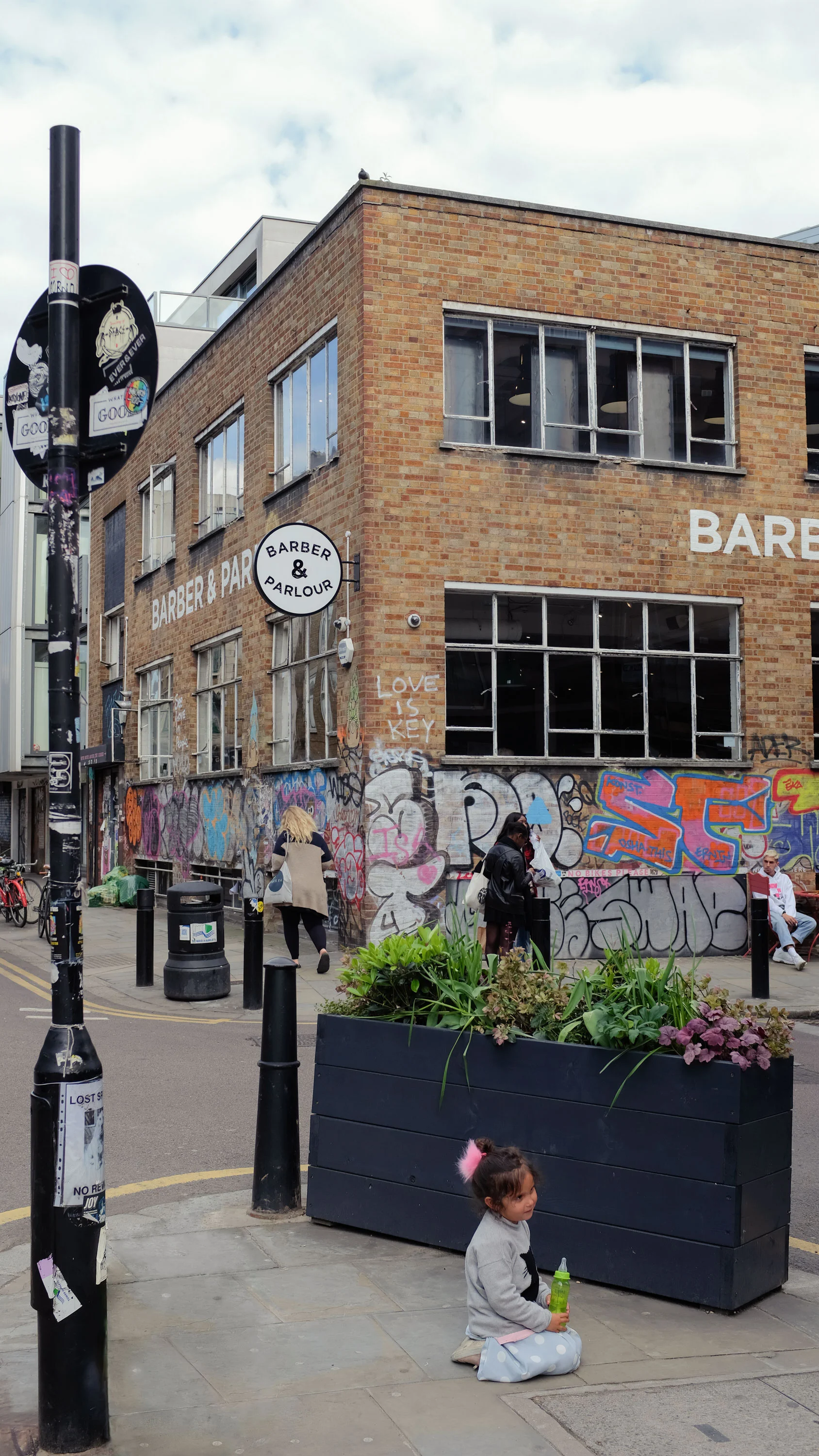 We also visited Shoreditch. I'd say it's like DUMBO/Greenpoint in Brooklyn. They had these store concepts that mixes retail with a cafe. For example, Barber & Parlour sounds like what it is. It's a place where you go in, get a hair cut, and eat a delicious meal while watching a film. Sounds like a fun day!