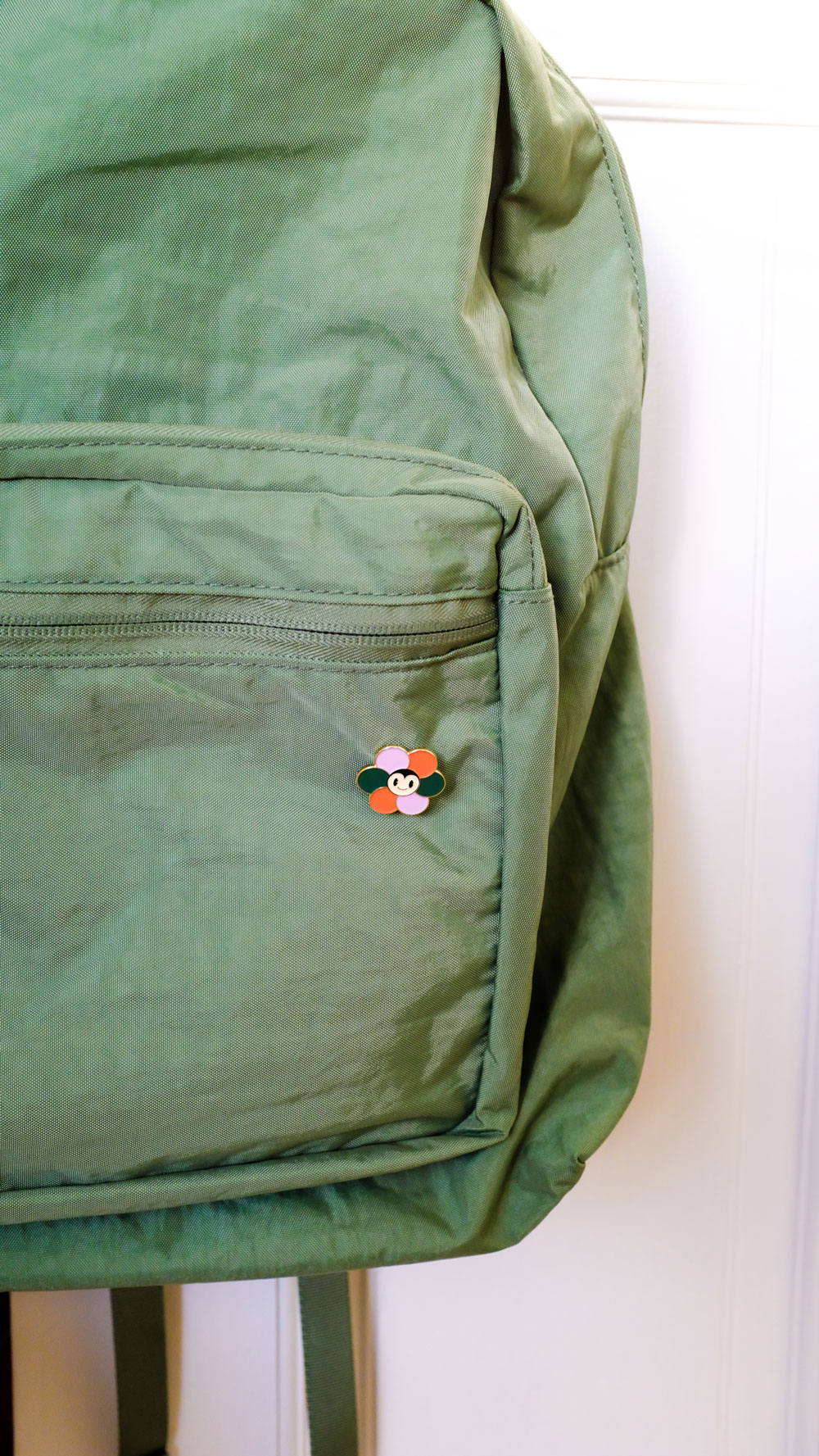 I just realized how much orange and green I own. I do love me some oranges and gardens so it makes sense. This cute pin is from Hannah Kristina Metz . Bookbag from Baggu . I always love what they come up with.