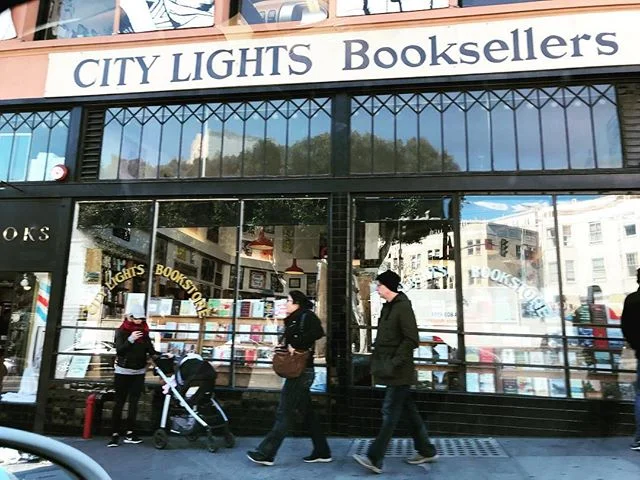 City Lights Booksellers, San Francisco,  California, published Perry Higman&rsquo;s of @justplainfamous -  first book, Love Poems from Spain and Spanish America, in 1986.
📸 : @justplainfamous  @lclyon 
@citylightsbooks #justplainfamous #citylightsbo