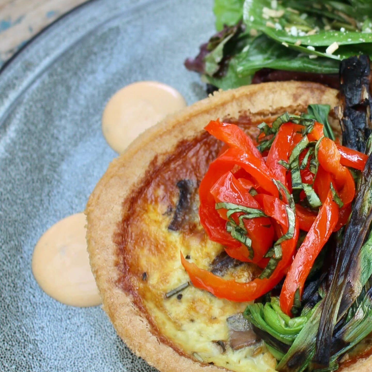 Brunchin’ on our Herbs & Mushroom Quiche 🍴
Every Saturday & Sunday | 11AM-2PM Lunch menu begins at 12PM
•
#toronto #torontolife #torontofood #tastetoronto #tastethesix #torontofoodie #ontariotravel #harbourfronttoronto #t