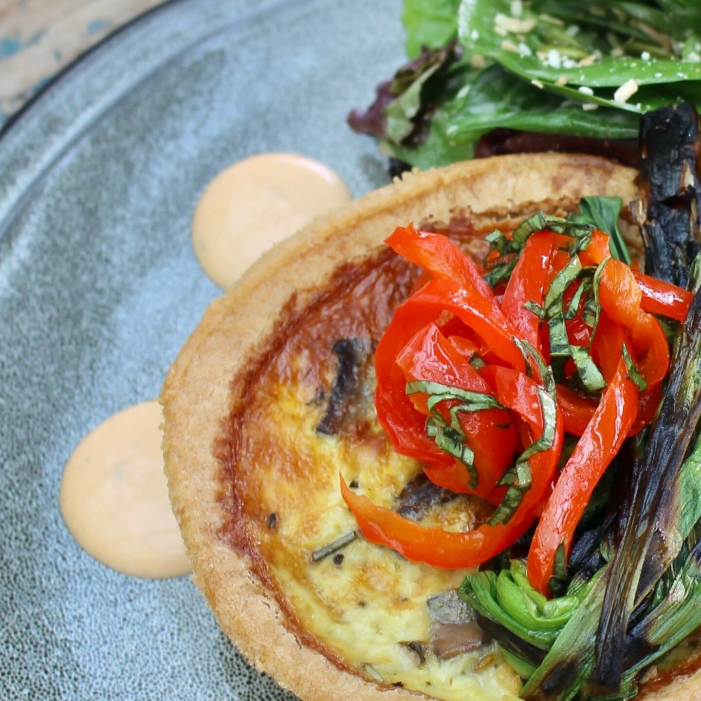 Brunchin&rsquo; on our Herbs &amp; Mushroom Quiche 🍴⁠
⁠
Every Saturday &amp; Sunday | 11AM-2PM Lunch menu begins at 12PM⁠
⁠
&bull;⁠
⁠
#toronto #torontolife #torontofood #tastetoronto #tastethesix #torontofoodie #ontariotravel #harbourfronttoronto #t