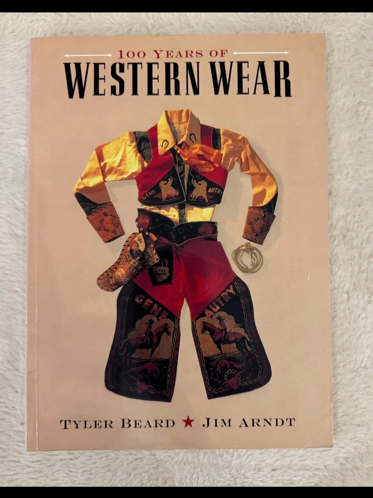 This month the CAFTCAD Reference Library is excited to be highlighting our collection of vintage Western Wear books 🤠 💖

Cowgirls, fringe, rhinestones, furry chaps and even a book with 101 ways to style a bandana, the CAFTCAD Reference library is a