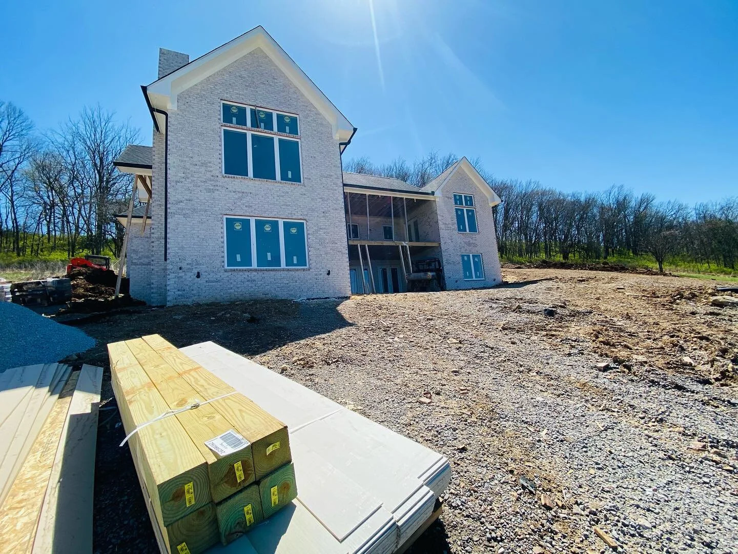 ✨We&rsquo;re loving the progress on this custom home! The panoramic views on this property truly never get old✨