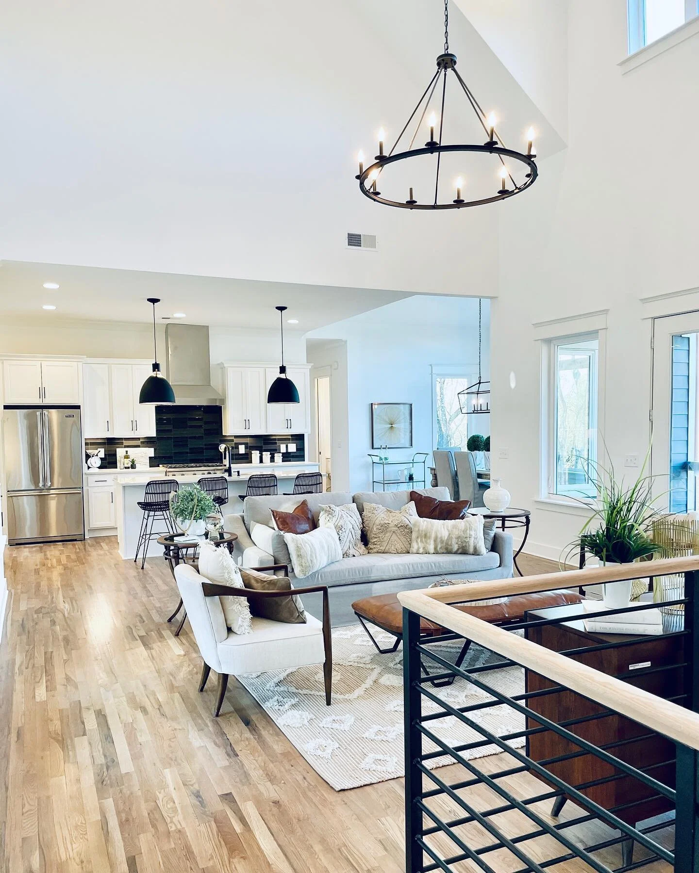 ✨This stunning home is officially ready for its new owners! Contact @thedesignatedagency to come check out the gorgeous views on this property✨