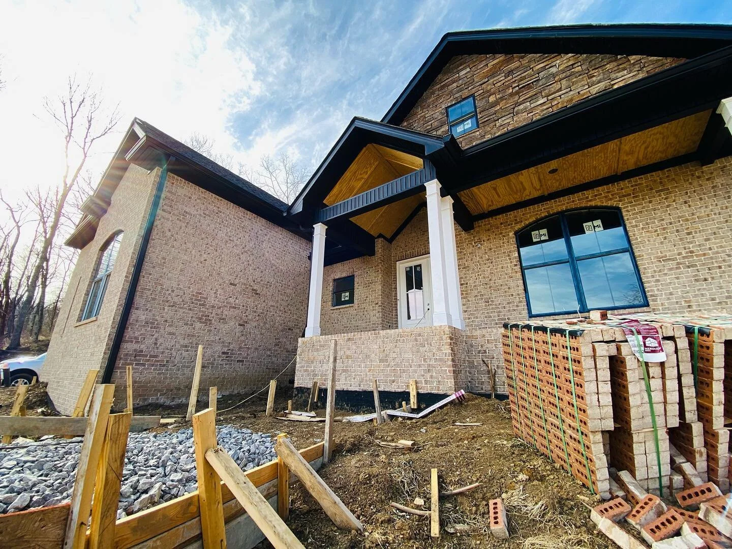 ✨We&rsquo;re getting close to finishing up this custom home, barn &amp; pool area &amp; we&rsquo;re excited to see it all come together so nicely! What&rsquo;s a must have for your dream property?✨