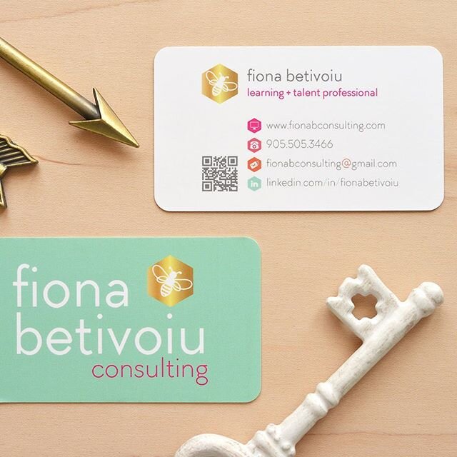 Happy World Bee Day 🐝! Since we all have bees in mind today, I thought it would be fun to share the branding design that I created for Fiona Betivoiu Consulting awhile back.
⠀
Fiona is the queen bee of business consulting and wanted her brand to dem