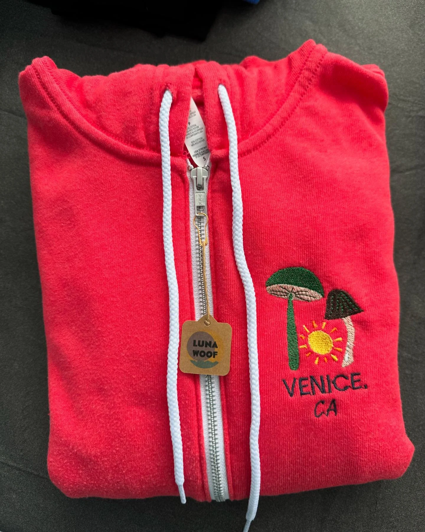 Sweater weather is upon us! Join us on Saturday at @artistsandfleas Venice 1010 Abbot Kinney 

#LunaWoof #EmbroideryArt #CuteSweatshirts #AnimalEmbroidery #NatureInspired #HandmadeInLA #MarinaDelReyStyle #CaliforniaCrafted #UniqueGiftIdeas #SoftAndCo