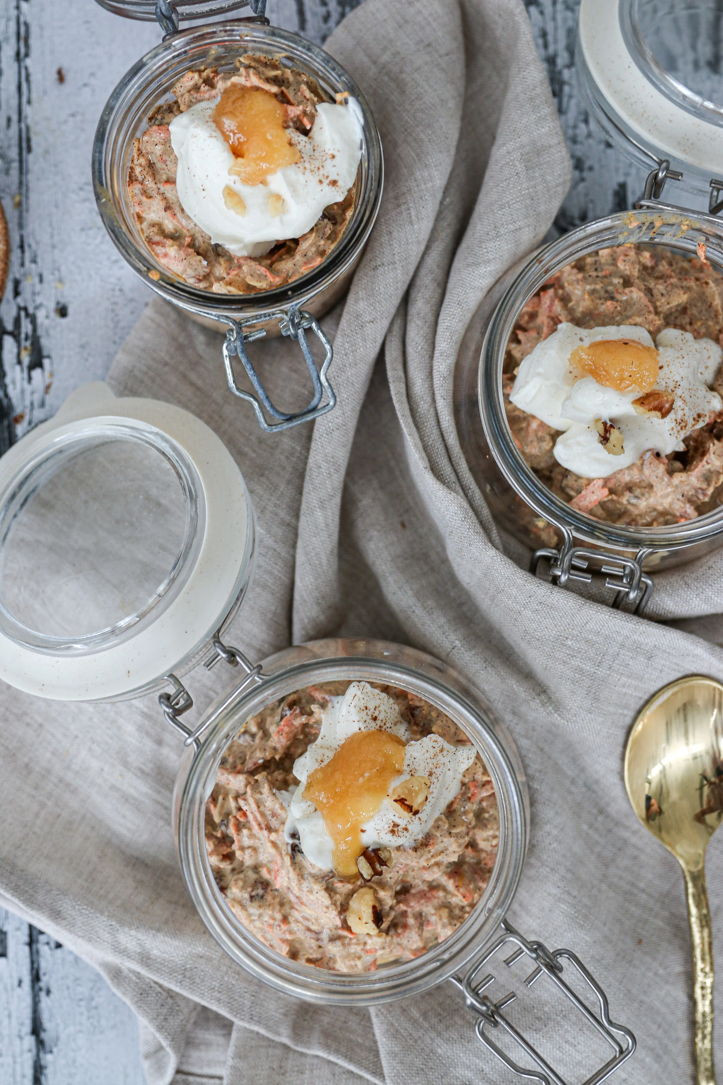 Carrot cake over night oats || one, your microbiome will thank you for! 