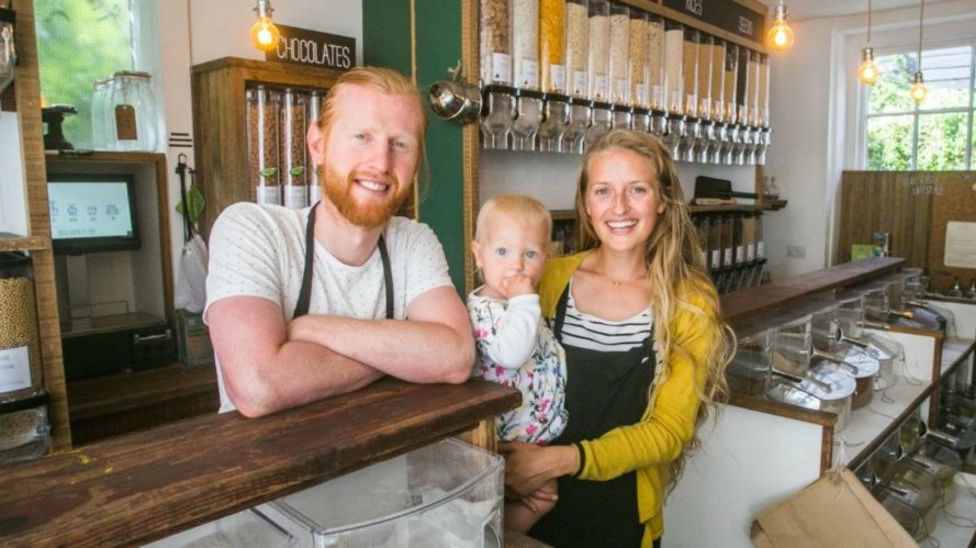 First-zero-waste-store-in-Britain-is-packaging-free-5-889x499.jpg