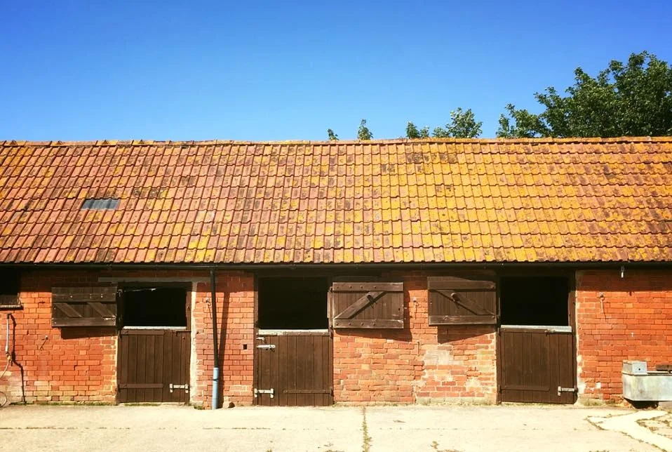 TRADITIONAL HUNT STYLE STABLES ON A LARGE ENCLOSED YARD