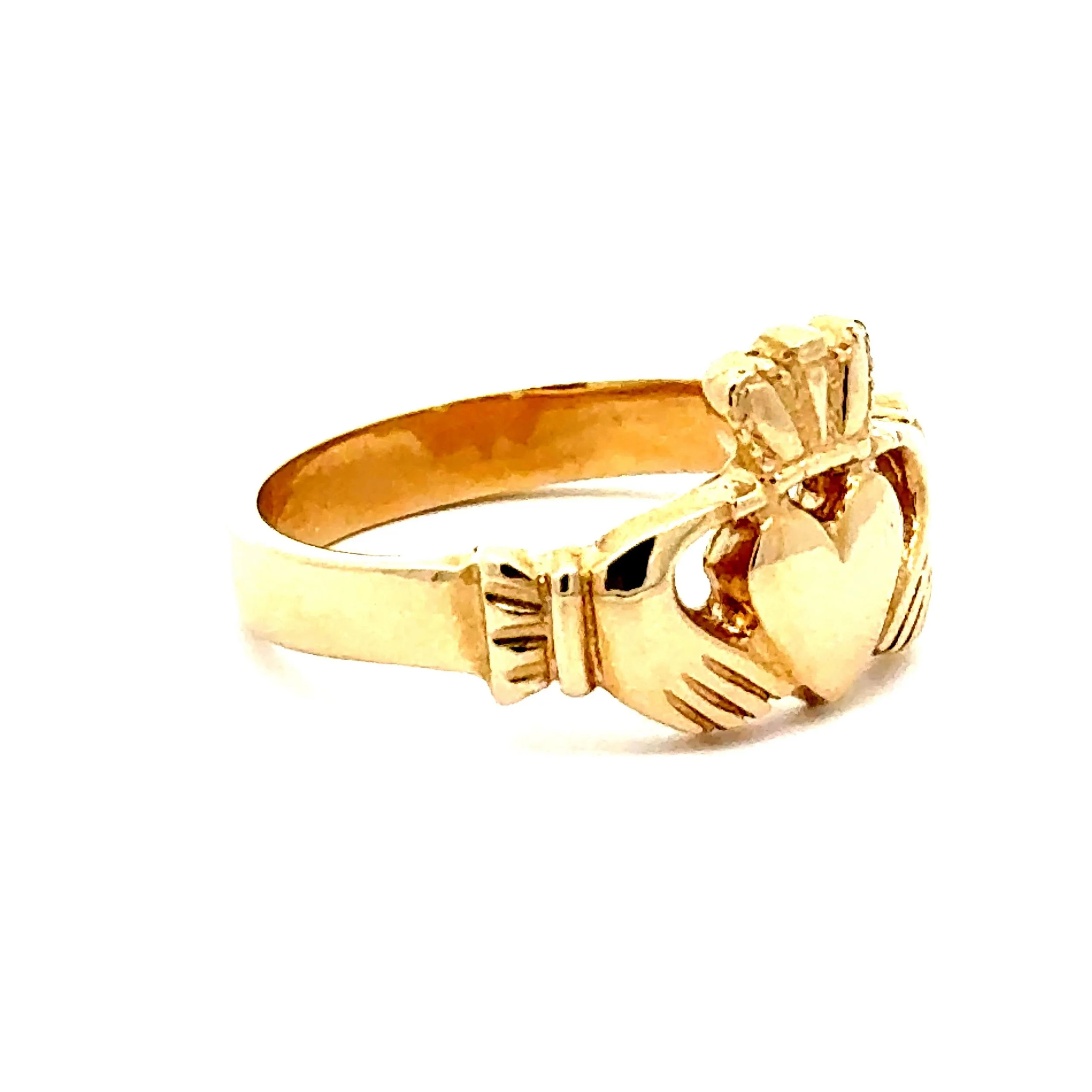 9ct claddagh ring_3.jpg
