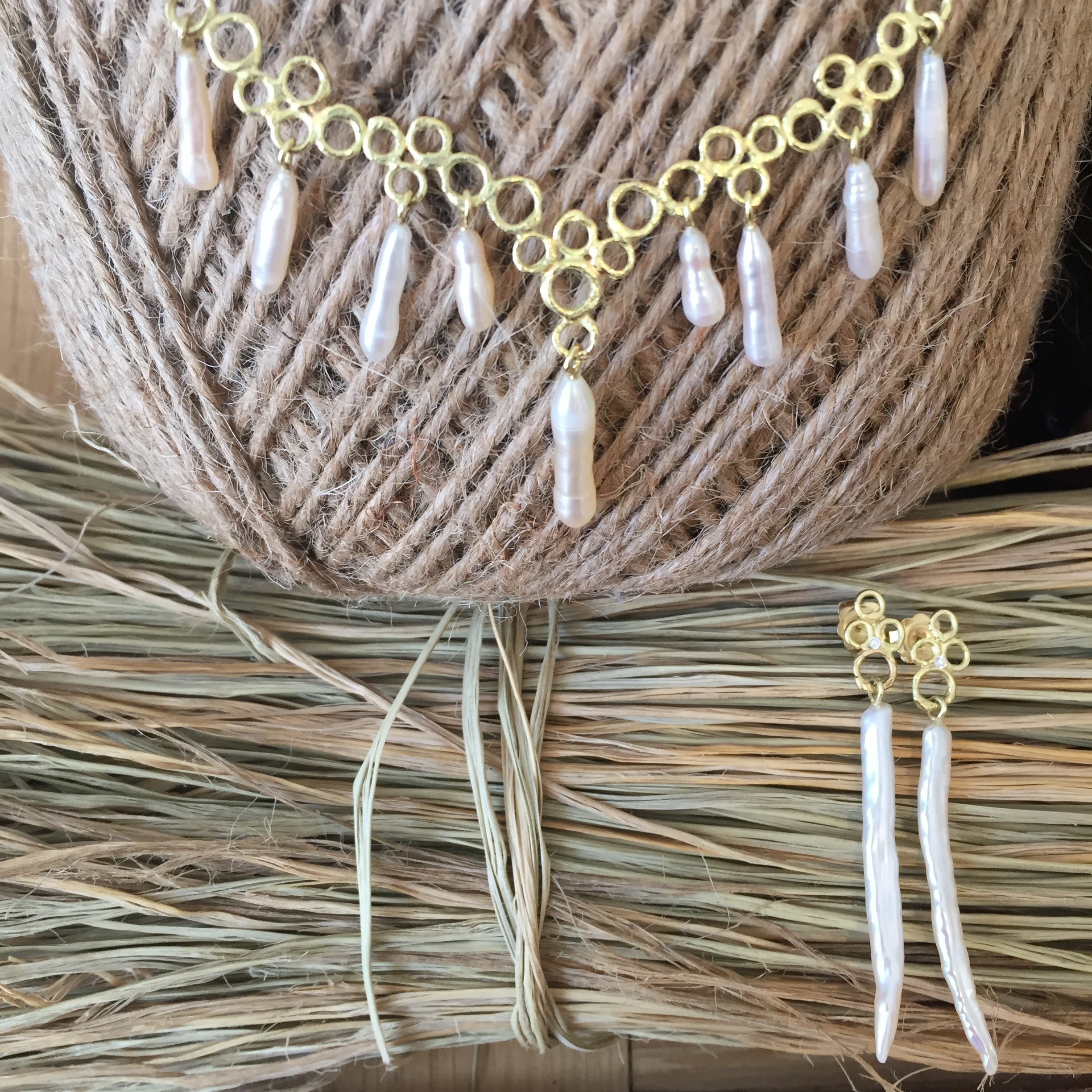 The 18ct Yellow Gold Bubble Pearl Tusk Set