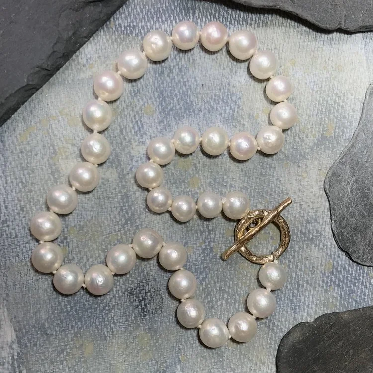 June Birthstone: 10 Fun Facts (Pearls)
