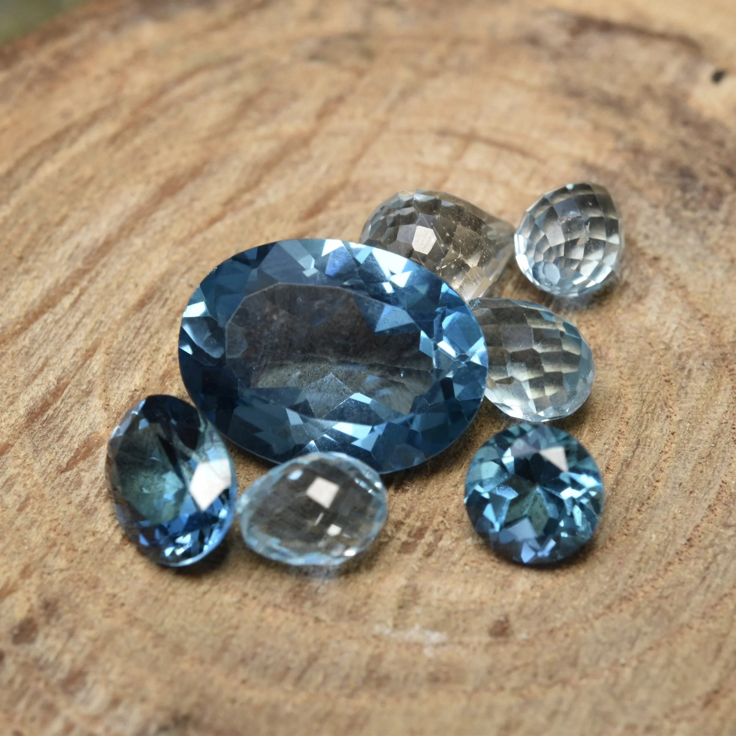 November Birthstone: 10 Fun Facts (Topaz)