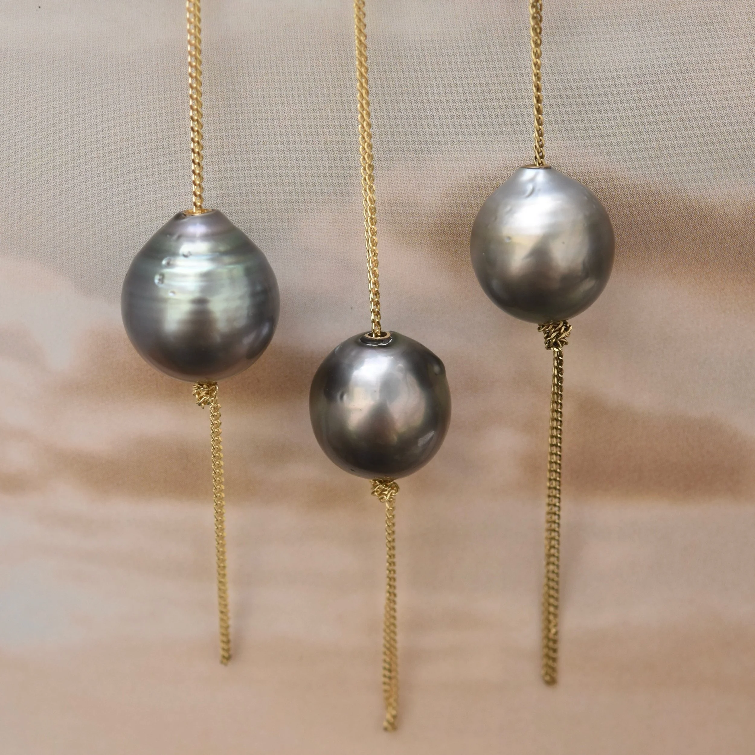 9ct yellow gold &amp; Tahitian pearl necklace - £349