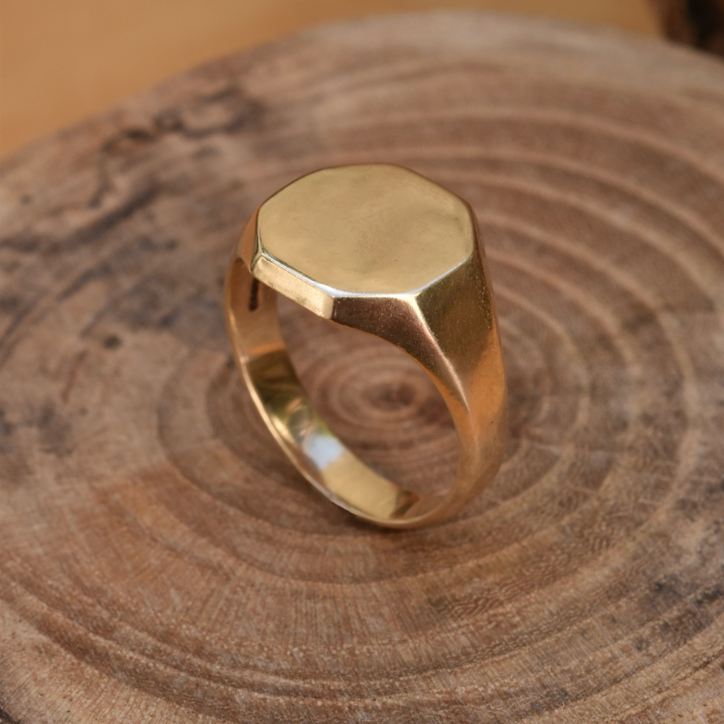 11.5mm Octagon | 9ct yellow gold | Size N | £1200