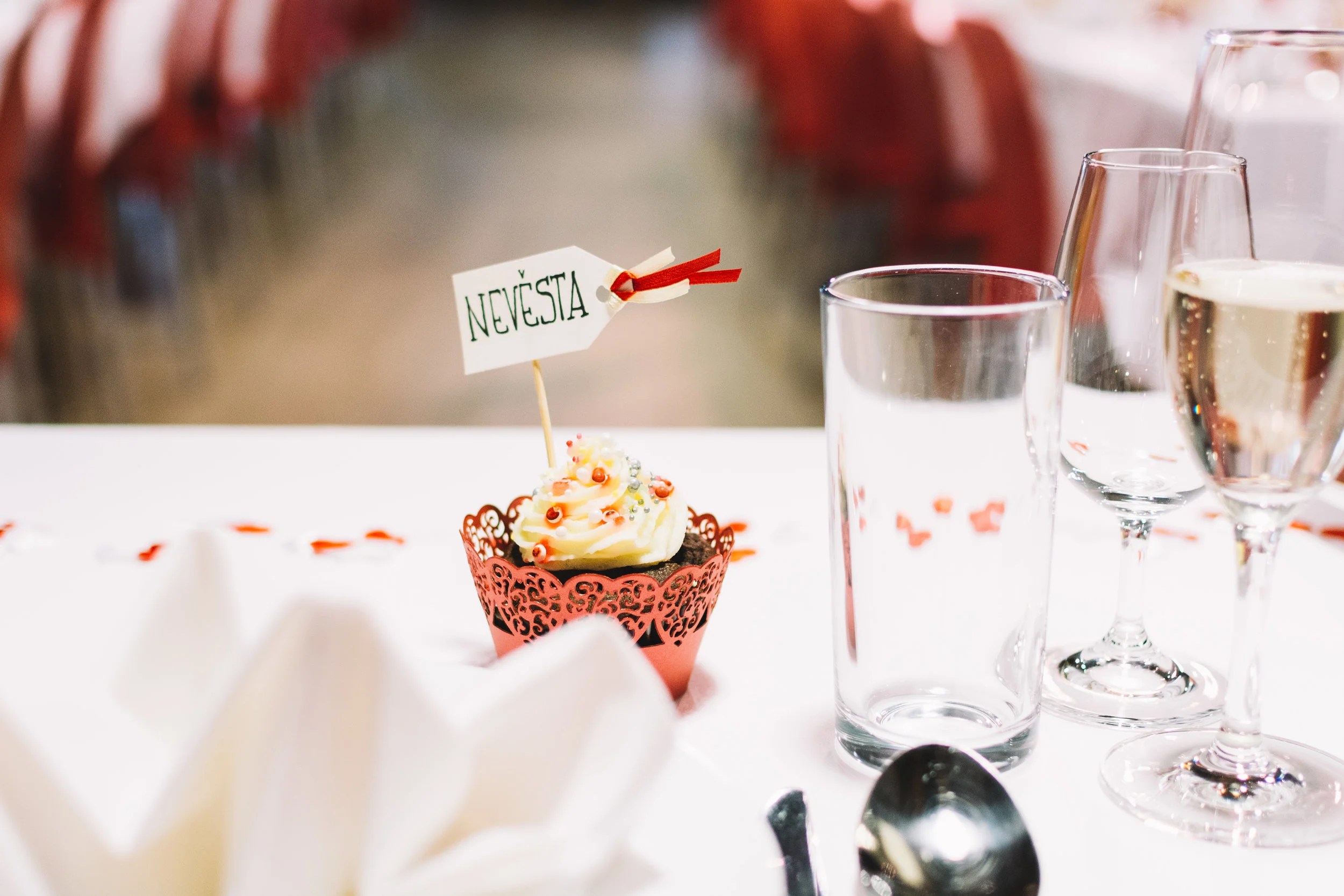 foodiesfeed.com_bride8217s-wedding-muffin.jpg