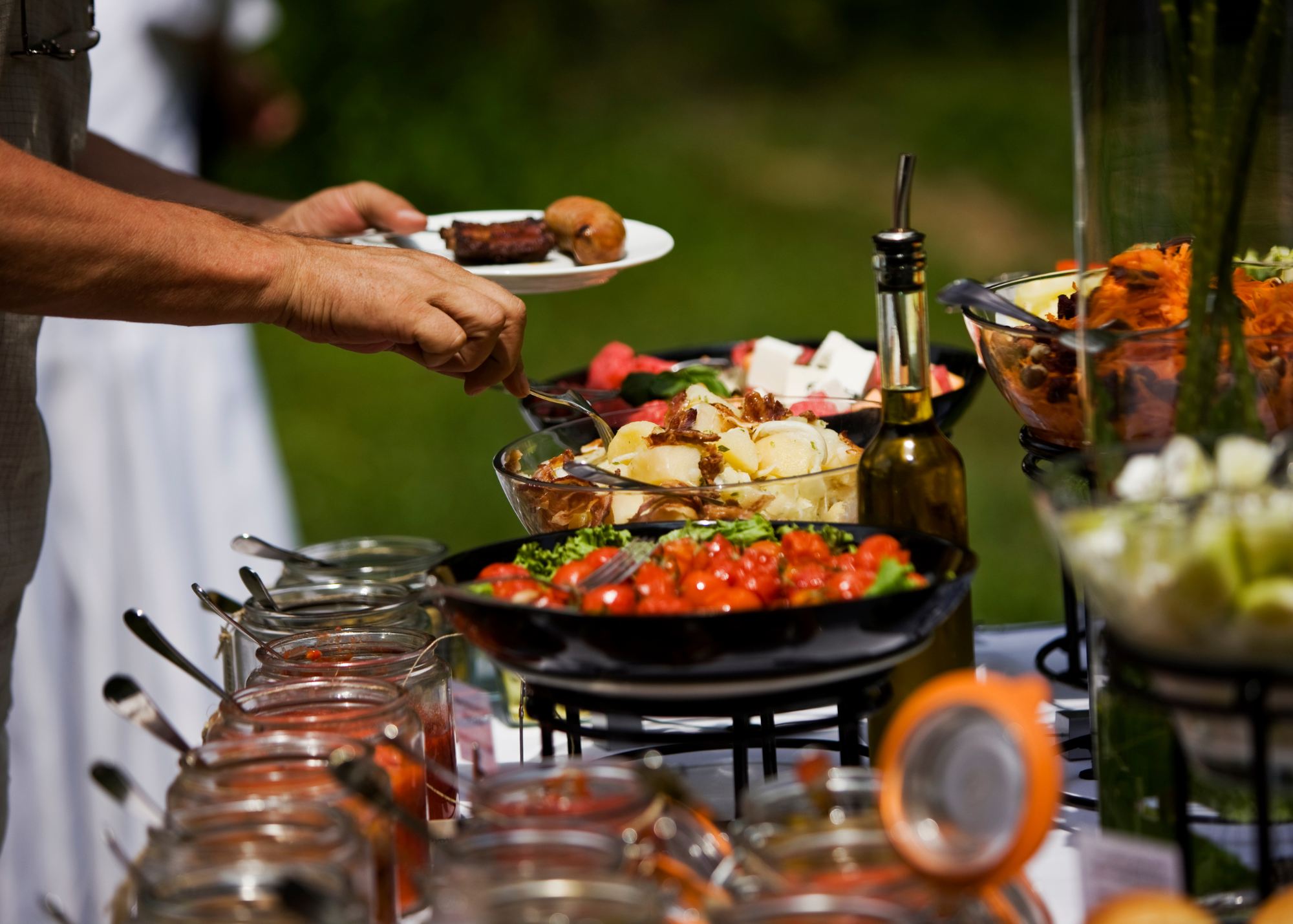 How to Host the Perfect Backyard BBQ