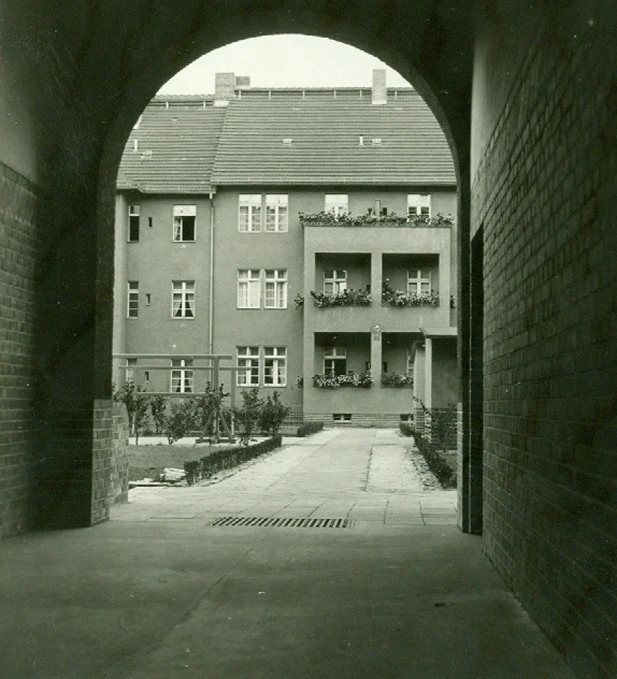 Durchfahrt Reinickes Hof 14, Blick in den Inenhof_500kb.jpg