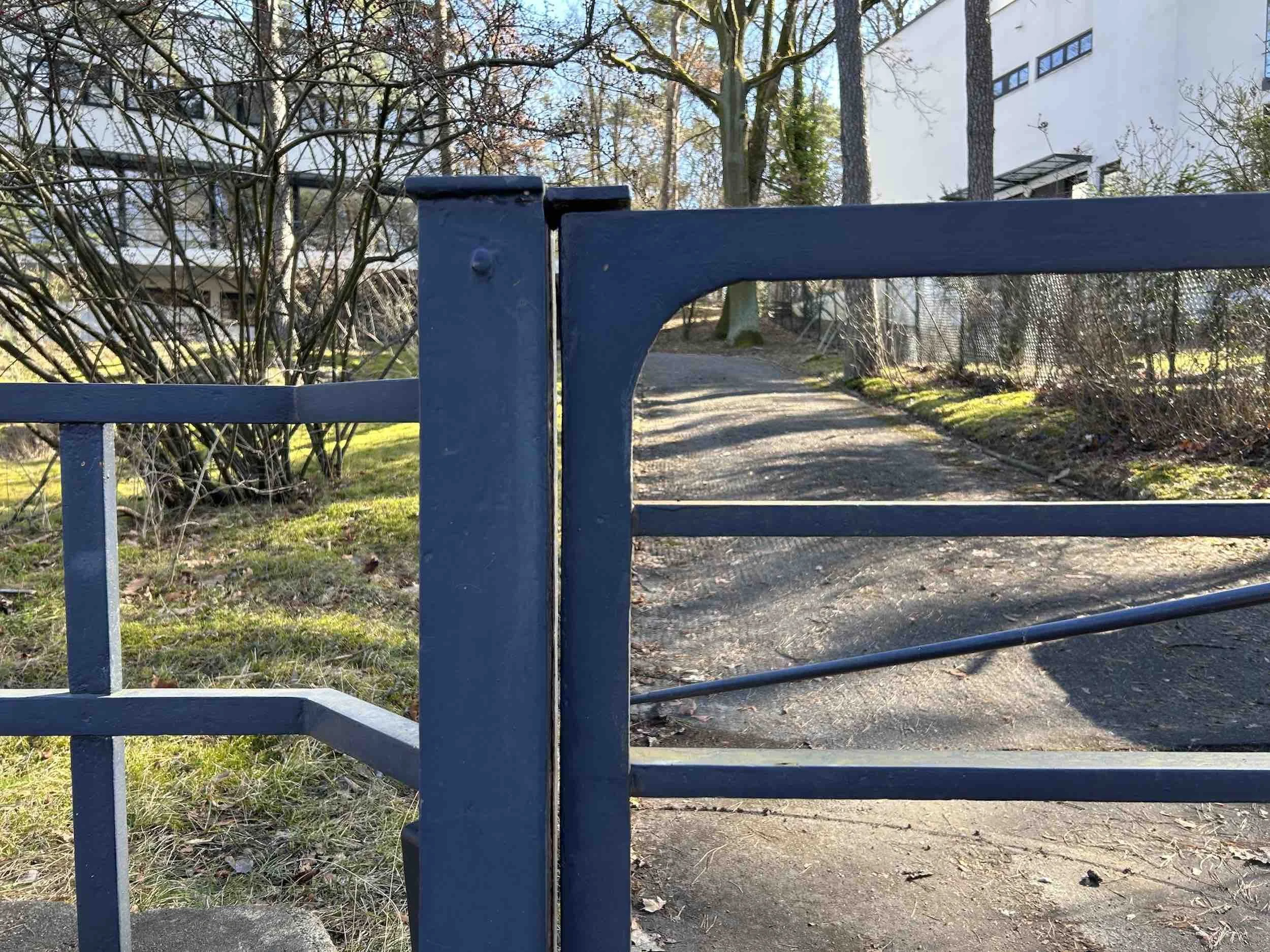 IMG_1225_Zufahrt Tor Detail_500kb.jpeg