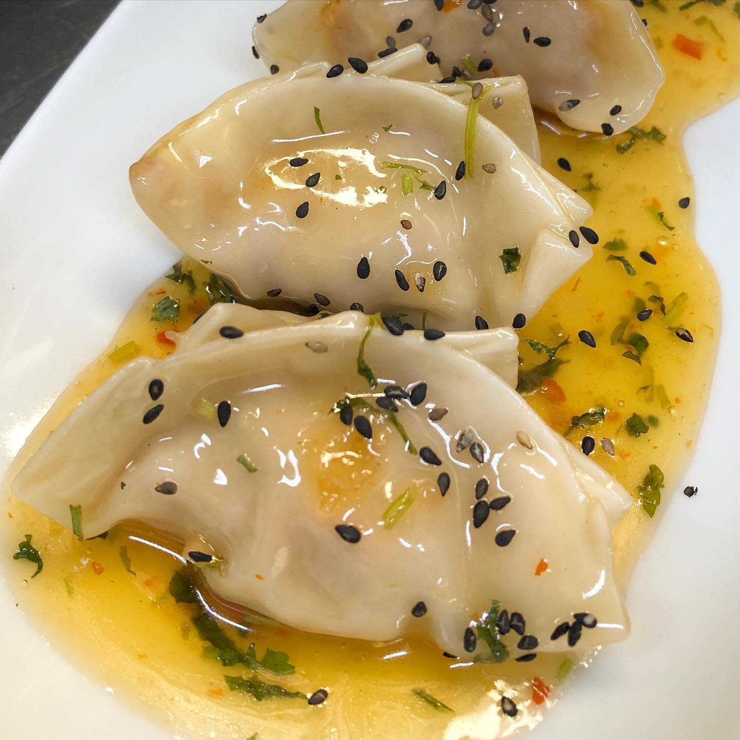 A MUST TRY! ⭐️ 
Beef Dumplings 🥟 Pan Fried with Hoisin Sauce. FULL OF FLAVORS! 

Try them in our lunch and dinner menu 👌🏽 Reservations: 787.545.4008 or Open Table. 

#comedormiramar #comecomedor #puertorico #goodfood #healthyfood #sanjuan