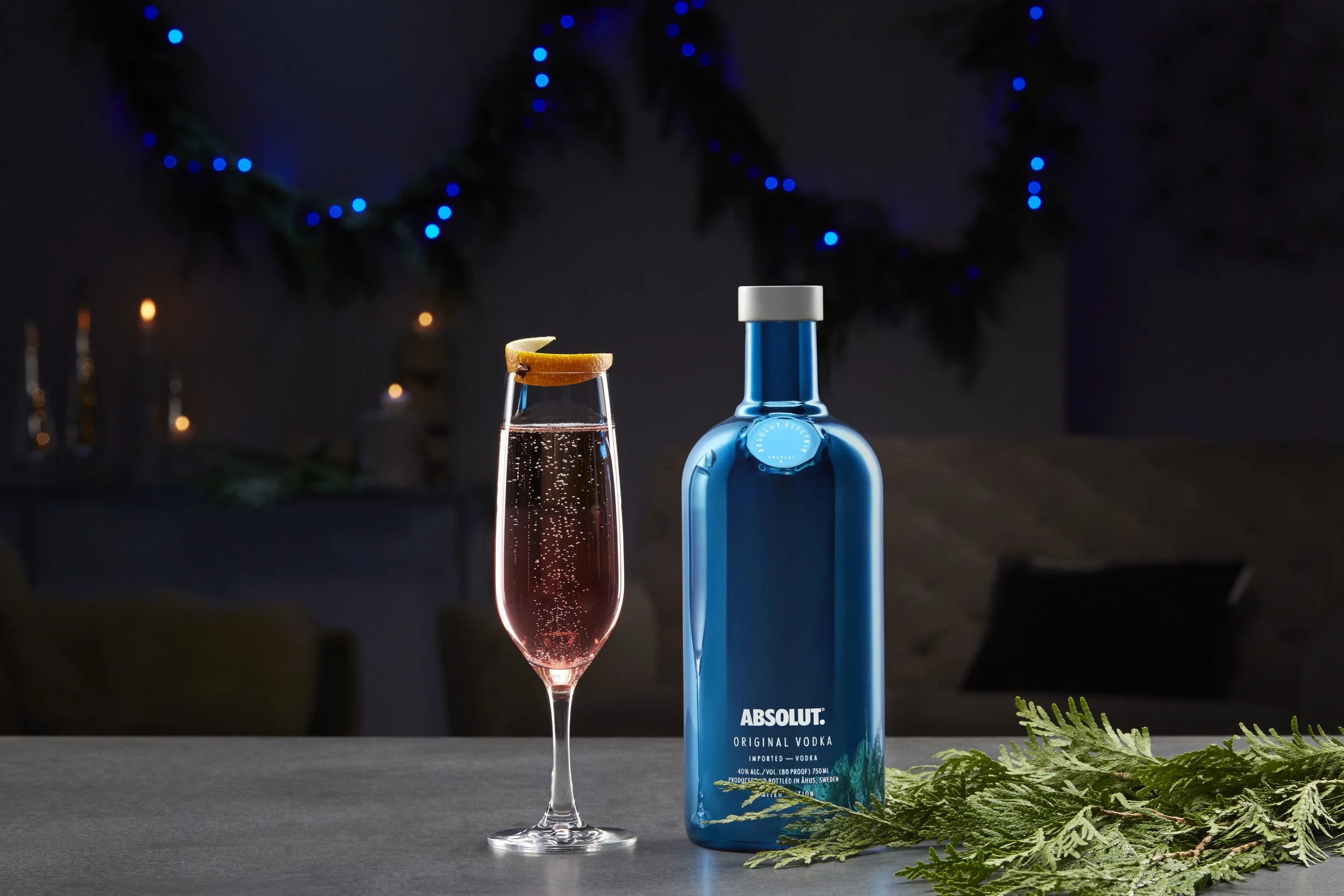 Absolut_ElectrikBottle_06_HolidayCocktail_0644_MAIN_45m_RGB.jpg
