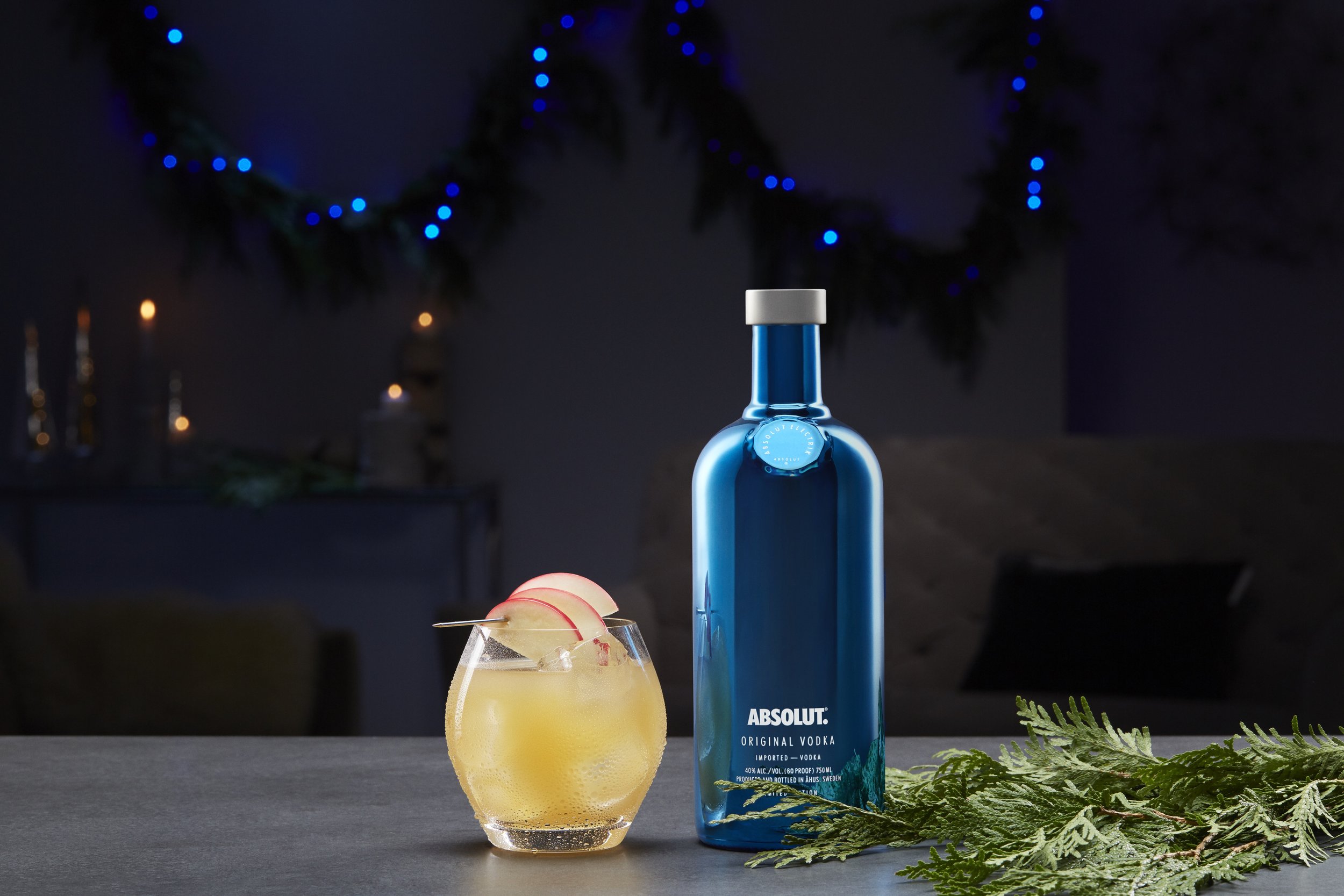 Absolut_ElectrikBottle_06_HolidayCocktail_0616_MAIN_38m_RGB.jpg