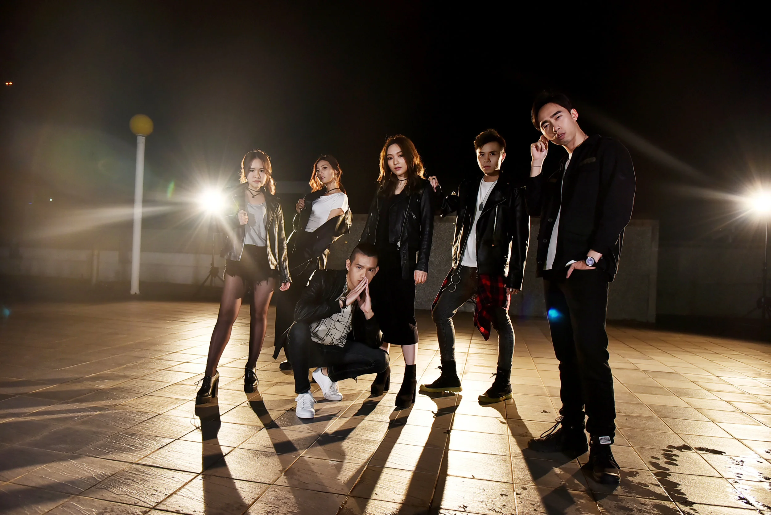 消極掰MV